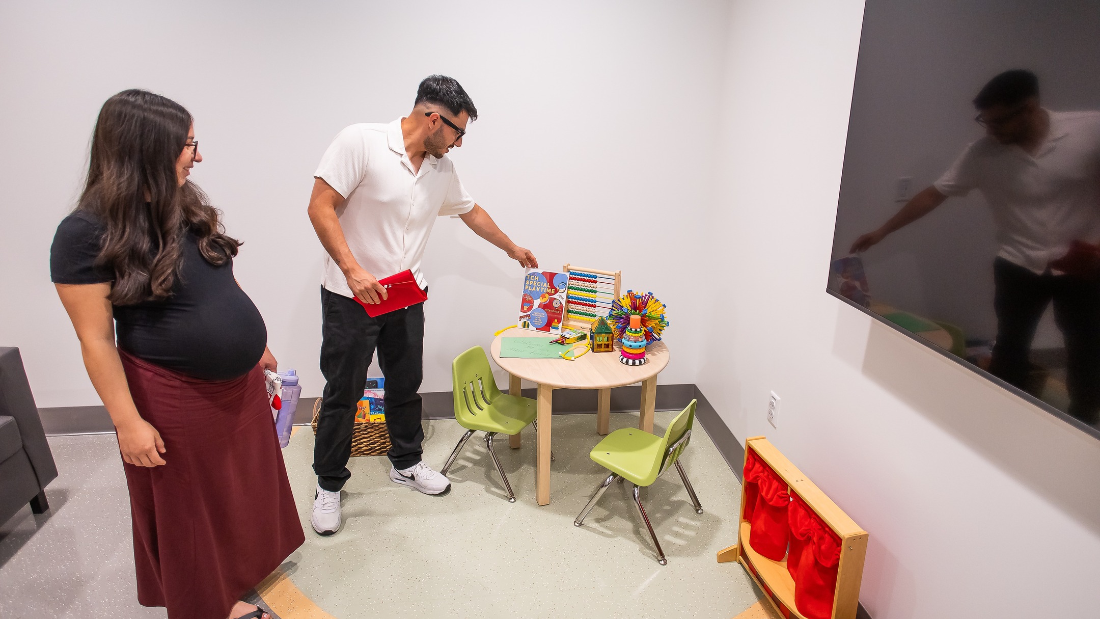 A new home away from home, when families need it most. The first in-hospital Ronald McDonald House in Central Texas is now open at Texas Children’s Hospital in Austin. It’s a sanctuary for families navigating challenging moments in their children's medical care journey. Take Yadira and Nathan (pictured), who traveled all the way from El Paso for specialized maternal-fetal care. Because of this new facility in the hospital, they could stay just steps away from their daughter, Amelia, throughout her birth and treatment.
Keeping families close is at the heart of this new 9-suite house. @rmhcctx @texaschildrensatx
#TexasChildrensAustin #RMHCCTX #KeepingFamiliesClose #AustinHealth #MaternalHealth #RonaldMcDonaldHouse #CentralTexas