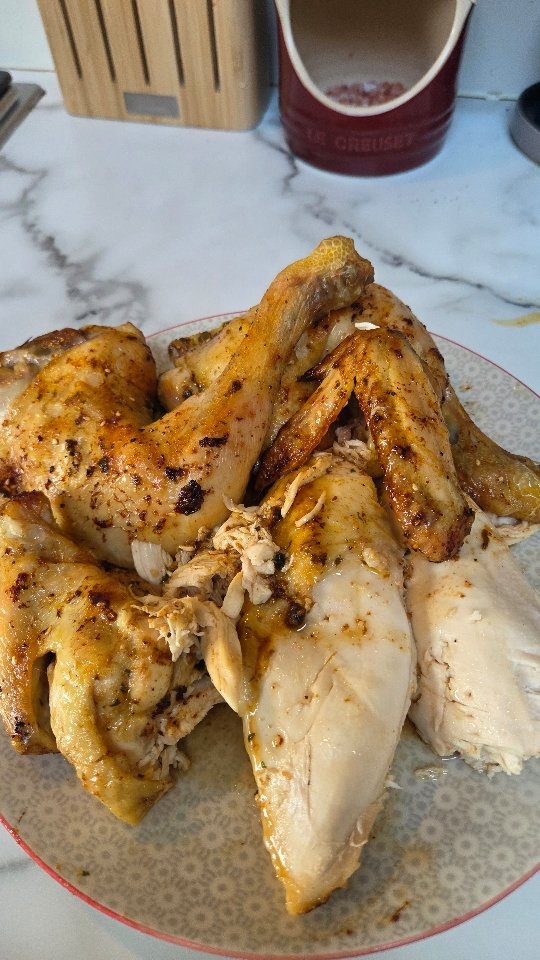 A spatchcock chicken is quick and easy way to do some meal prep a Sunday, or any day! Spatchcocking the chicken reduces cooking time and makes carving up easier also.
For the marinade:
I used 1 tsp of parsley, garlic granules, oyster sauce, smoked paprika, sesame seeds and sesame oil, with dash of salt and pepper mixed with 1 TBSP of rapeseed oil
Give it a go π«Ά