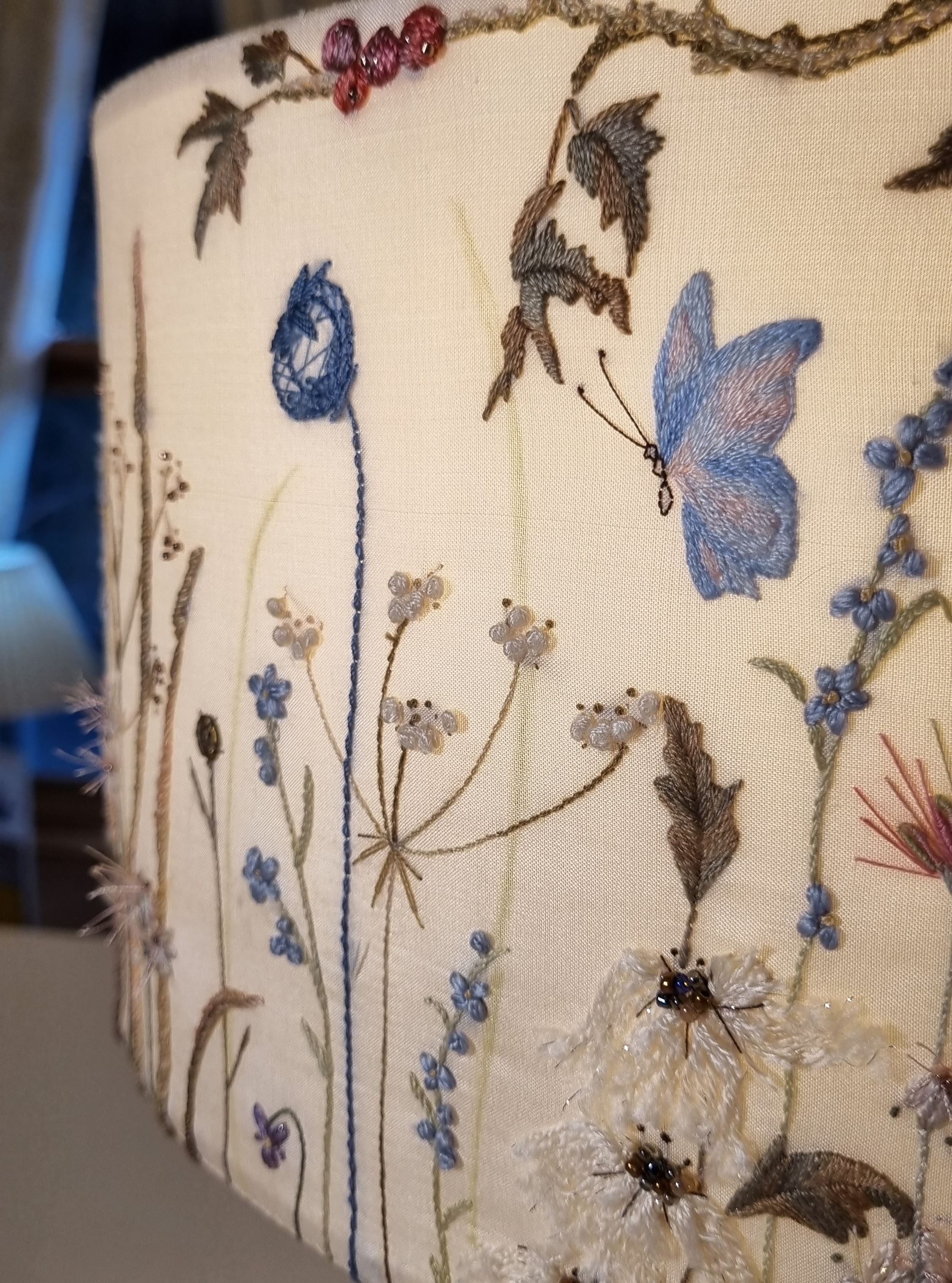 Turning silk embroidery panels into lampshades! Gorgeous embroidery work by my client using a stunning @taetia_embroidery design π
You can view all my services I offer to support @taetia_embroidery under my /Shop on my website and select the "Taetia Embroidery..." filter
For all @taetia_embroidery designs visit www.taetia.com
#amorelampshades
#taetiaembroidery