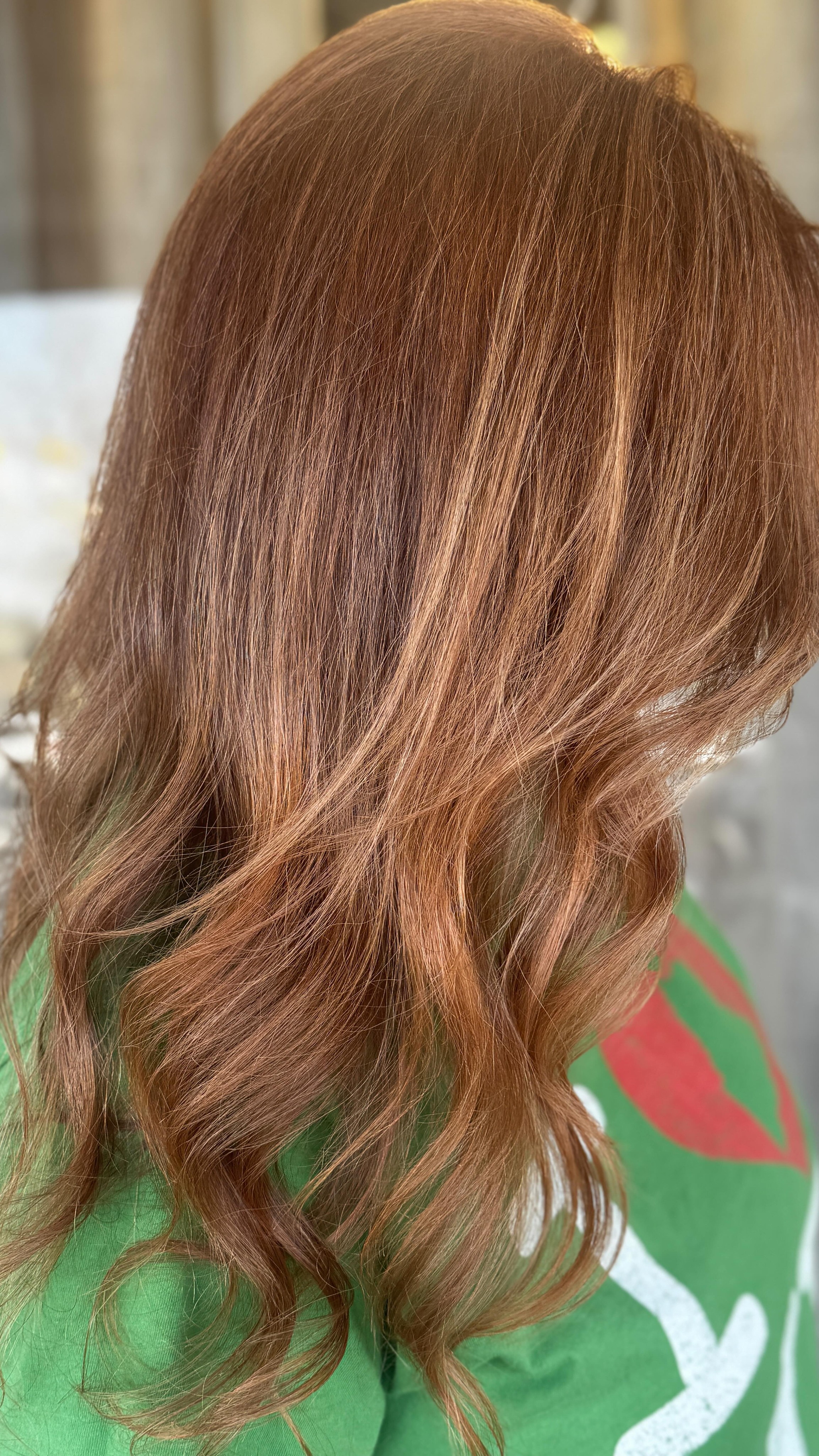 This custom Paul Mitchell formula is all about intentional warmth—balancing gold + copper undertones to create a dimensional, light-reflective color that feels natural and rich.
If you’ve been thinking about a seasonal shift… this is your sign🔥 Link in bio to book your summer refresh✨
Hair by Kathryn @ksp_hair
