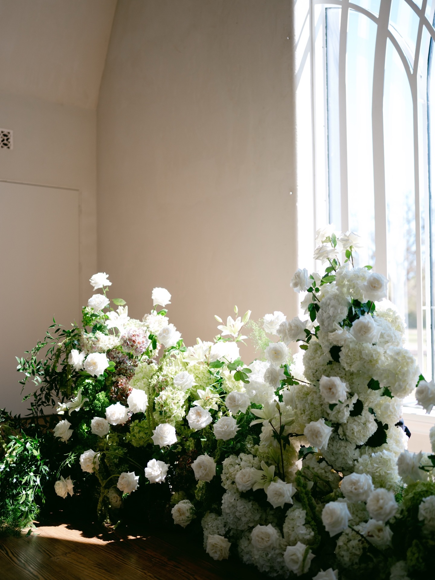 Open House look book! We love seeing some of our favorite vendors at our Open Houses, and the absolute best part is watching them absolutely kill it creatively!!
Photos: @katelynelainecreative