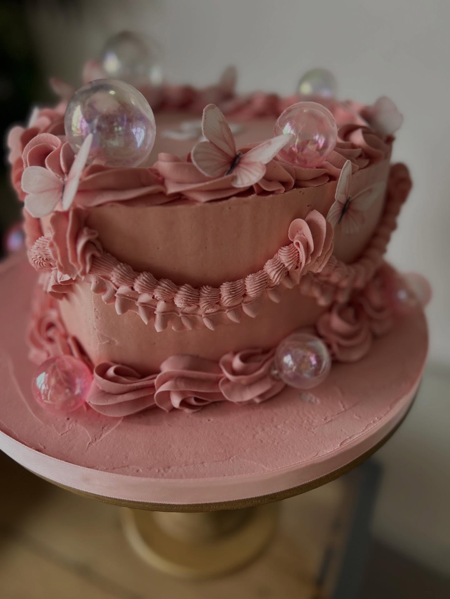 Turning 21 never looked so sweet 💖
This dreamy heart cake is all about soft blush tones, delicate piping, and a little touch of magic with shimmering bubbles and butterflies. Made to celebrate a special milestone, it’s the perfect mix of elegance and fun—just like stepping into your 21st year.
Every swirl, every detail, and every bite is crafted with love to make moments unforgettable
#21stBirthday #HeartCake #ButtercreamDream #BirthdayCakeGoals #KissMeCupcakes