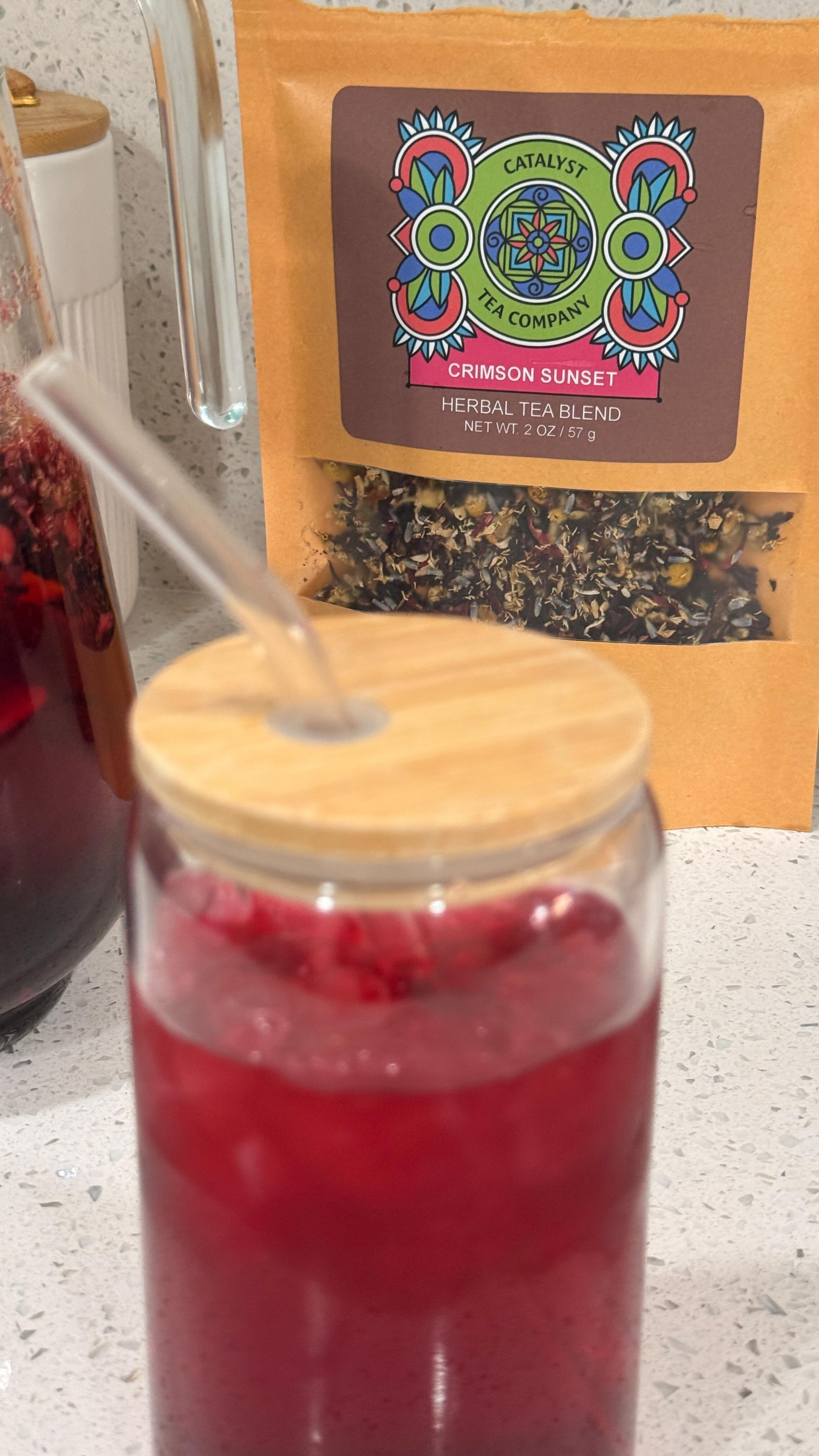 It’s getting hot in Vegas🔥
so let me show you my favorite iced tea recipe✨
• Crimson Sunset tea
• Oranges
• Mint (optional)
• Honey or other sweeteners (optional)
Nice and easy from Syuzie🫶🏻