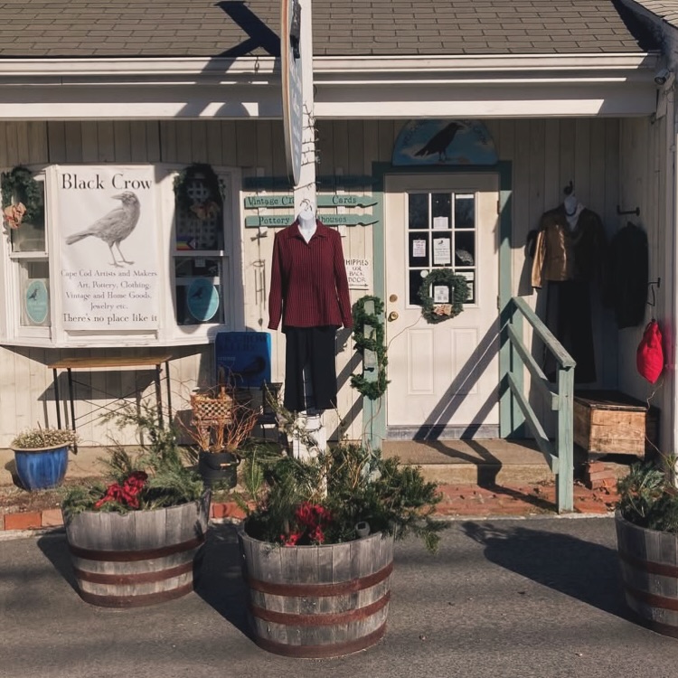 ⭐️OPEN FOR THE SEASON👀 Fri-Sat. 10-5pm and Sundays 12-5pm. There is no place like it ! Come see ✌️
.
.
.
#blackcrowgallerycc
#capecodartgallery
#capecodartists
#womanowned
Cc: @artsbarnstable