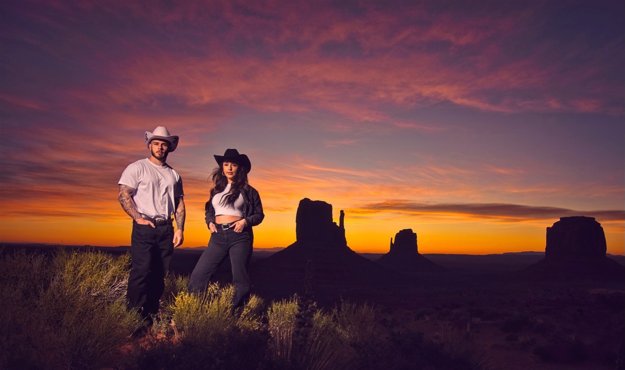 Monument Valley… there’s no other place like it in the world. Maybe the most iconic place on earth. Epic, larger than life is what many say to try to describe it. I travel from Sedona to Monument Valley several times a year to photograph couples, and I’m blown away every time I see it. Have you been yet? If not, time is a ticking down!
I’m booked out this year for my Monument Valley Adventure Package, but I’m accepting bookings for 2027 and 28.
#monumentvalleyphotographer #sedonaphotographer #sedonaelopementphotographer #sedonaweddingphotographer #sedonafamilyphotographer