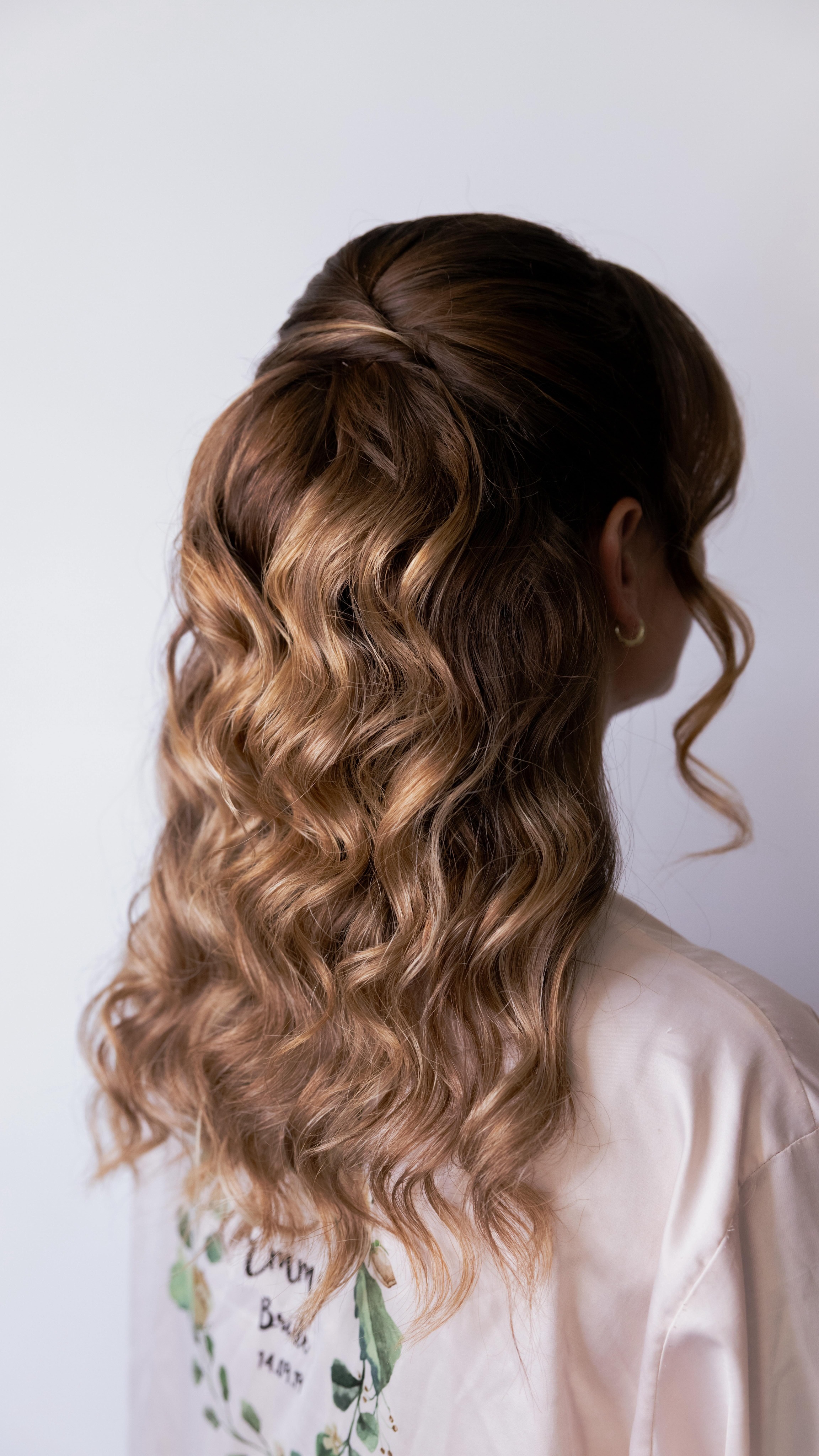 People say to me ‘o you must meet some bridezillas’….
The truth is, I don’t!
My brides are always beautiful amazing people and I’m so lucky to help them get ready on their special day.
We work together to create looks they love and I couldn’t be anymore grateful 🙏🏼
#hairbyme #bridalmakeupartist #weddingmakeupartist #bridalhairstylist #weddingsuppliers