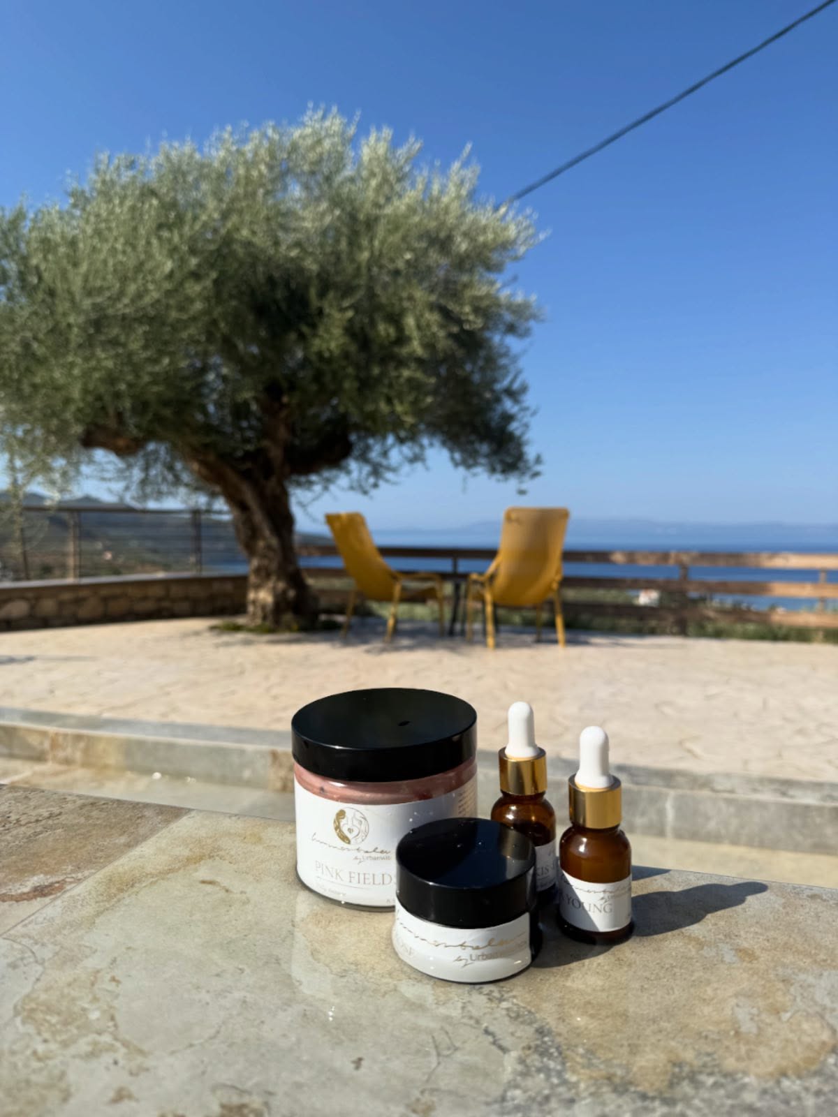 The secret to that sun-kissed glow⌠without damaging your skin âď¸
Taking care of your skin is not vanity⌠itâs self-respect.
Itâs choosing to nourish yourself,
to soften,
to glow from within â¨
With spring awakening and the sun returning,
this is your time to reconnect â with nature, with your body, with your radiance.
Our Sun-Kissed Face Serum is more than skincareâŚ
itâs liquid nourishment for your skin đż
Infused with natureâs most healing oils, it works with the sun â
enhancing your natural glow,
deeply hydrating,
and restoring your skinâs vitality.
No harsh chemicals.
No fighting your skin.
Just pure support, balance, and radiance.
Because when you treat yourself like you matterâŚ
your glow speaks for itself âď¸
Romanticize your self-care. You deserve it đš
#sunkissedskin #organicskincare #glowfromwithinâď¸