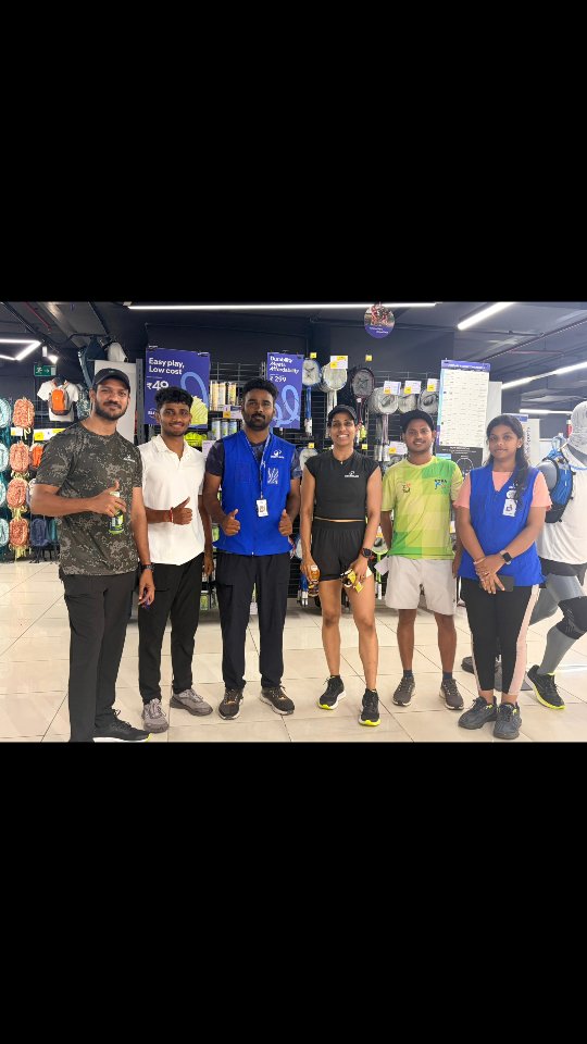 A quick peek into last week's VTRA StRungth sponsored by @sportat_vizag .
Warm up :
Jog
Jumping jacks
Side shuffle
Mobility :
1) child pose to cobra to mountain
2) worlds greatest stretch
3) Inchworms
4) hamstring swipes
Strength : 2 rounds of
1) squats
2) glute bridge marches
3) clock lunges
4) dead bugs
Conditioning :
30 sec ON 30 sec OFF
1) A skips
2) fast feet
3) broad jumps
4) mountain climbers
Cool down.
See you at next month's StRungth Training Session.
#strengthtraining #runningcommunity #vtra #decathlon #visakhapatnam