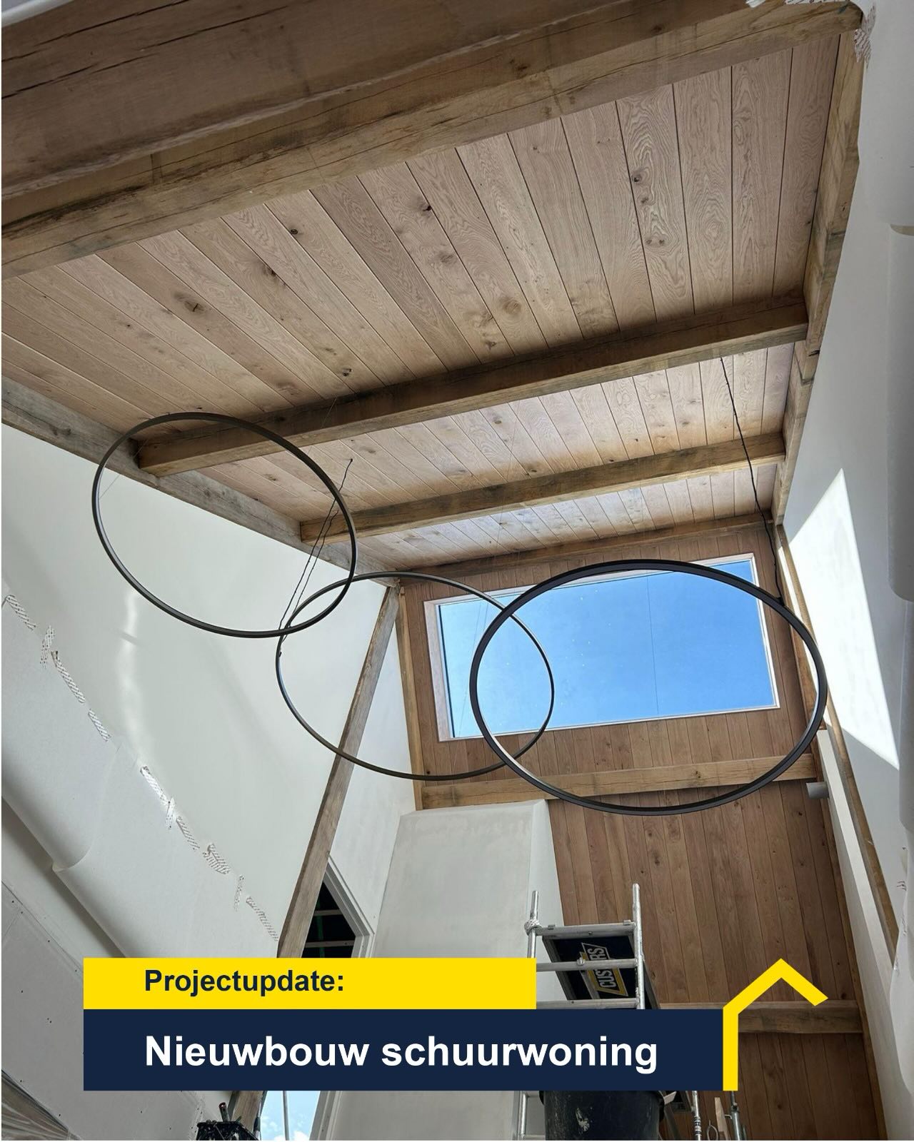 Aan de Vossersteeg zijn wij volop bezig met de eindafwerking👷 een mooie mix van robuuste,natuurlijke, materialen in combinatie met strakke moderne materialen geheel volgens ontwerp @deuniearchitecten 👌
De volgende stap wordt de gevelbekleding, hou de socials in de gaten voor het eindresultaat!
#biobased #schuurwoning #aannemersbedrijfriezebos #robuustematerialen #dalfsen