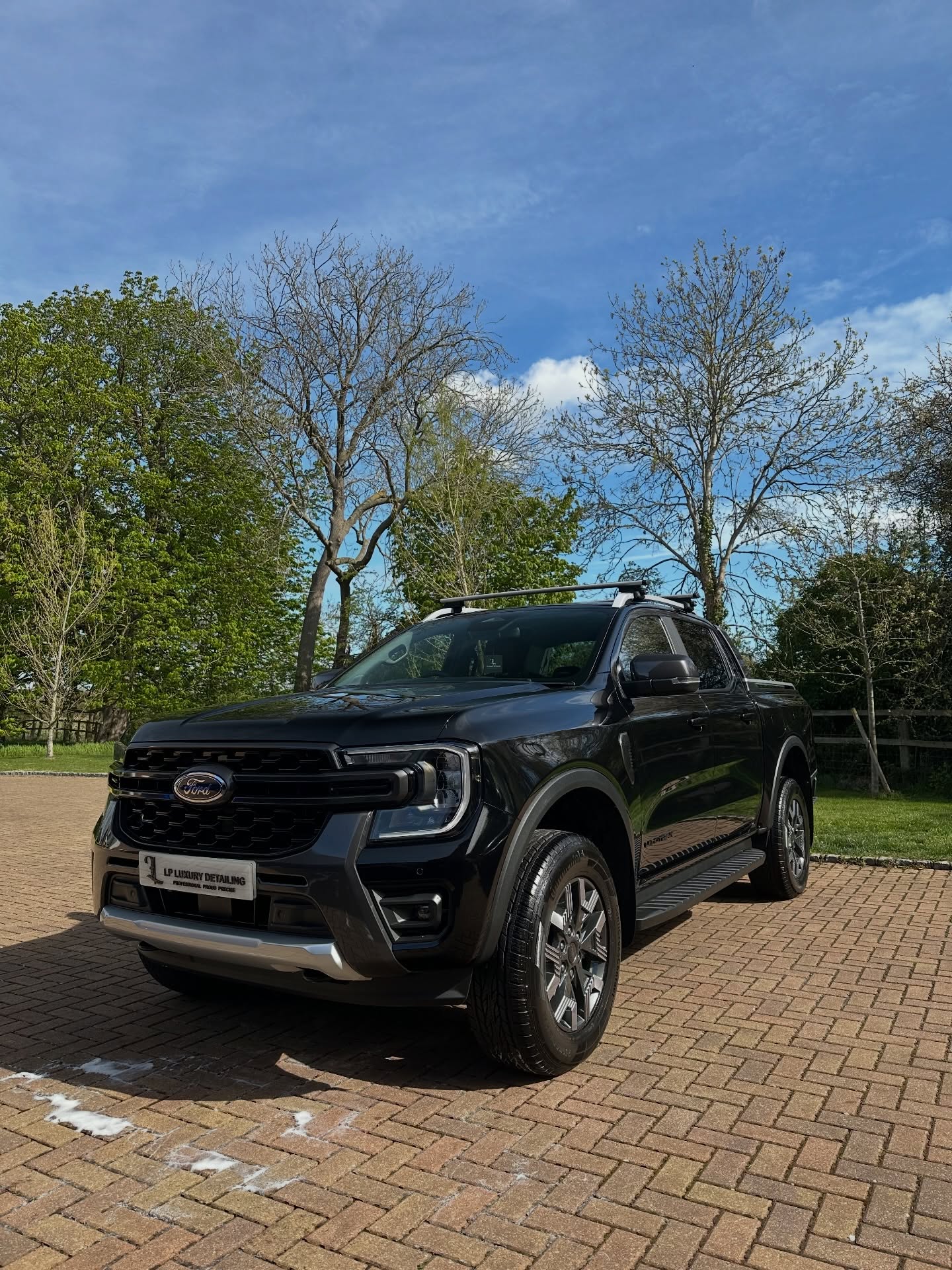 Ford Ranger 🤝🏼 1 year Ceramic
——————————————
📞07394 082896
📩lpluxurydetailing@hotmail.com
💻https://www.lpluxurydetailing.co.uk
📍Bucks, Beds, Herts, Oxsf
#detailing #valeting #luxury #lpluxurydetailing #fordranger