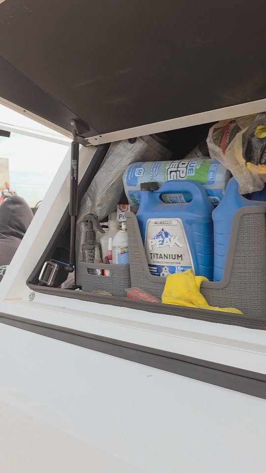 We have loved our @westinautomotive EXP Truck Cap since we have got it installed, but before the Mint we added the side storage boxes and it is a complete game changer. The side storage boxes allowed us to get gear, fluids, and parts stored for easy access and out of totes. It truly made the truck more chase worthy!
#westin #expcap #chasetruck #storage