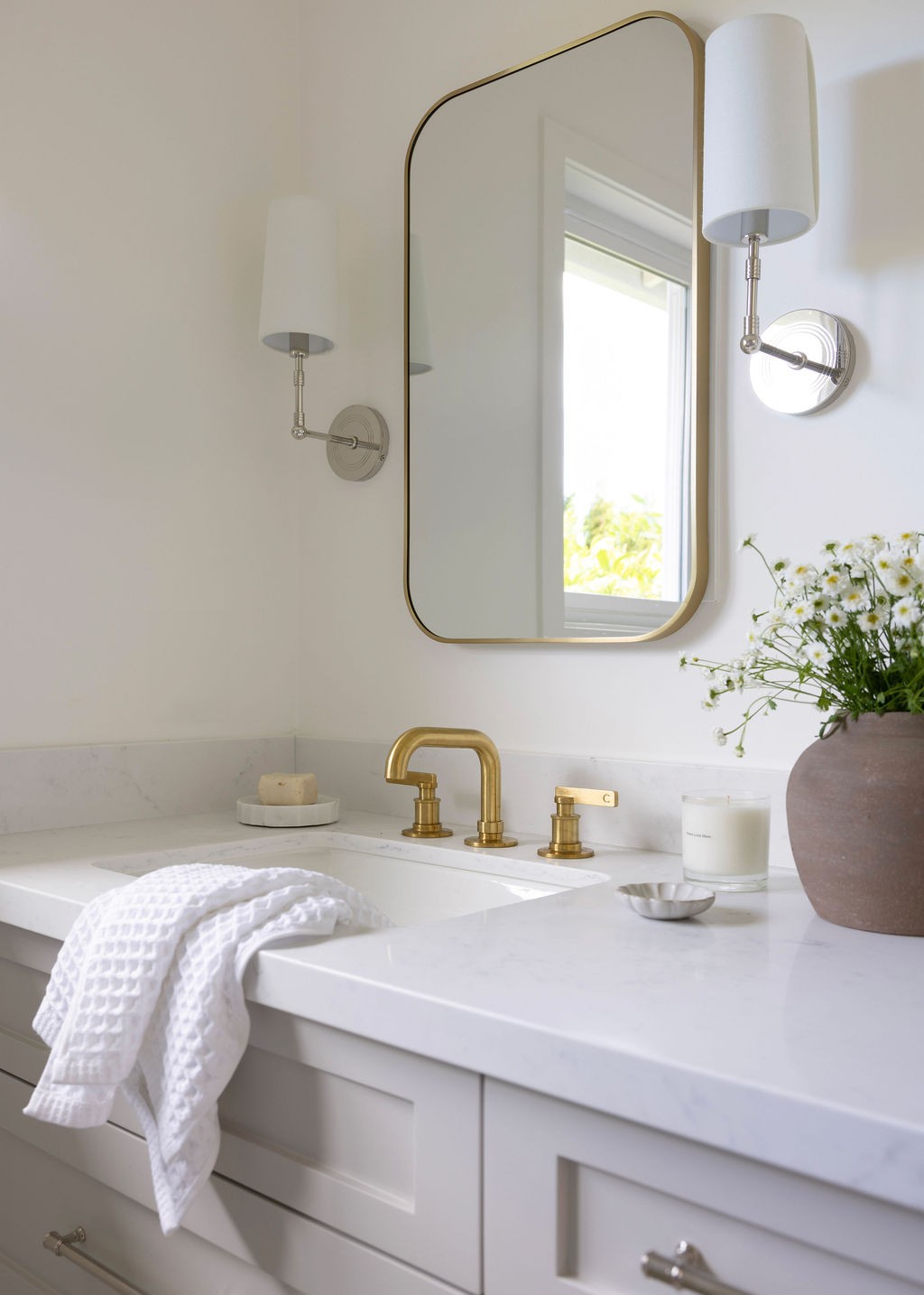 Our motto: beautiful, functional + thoughtful homes.
If you're looking to make an update to your home in 2026, keep in mind beautiful design takes time. Reach out today using the link in our bio!
Terra Linda
design @california.daydreams
photos @jessicabrydsonphotography