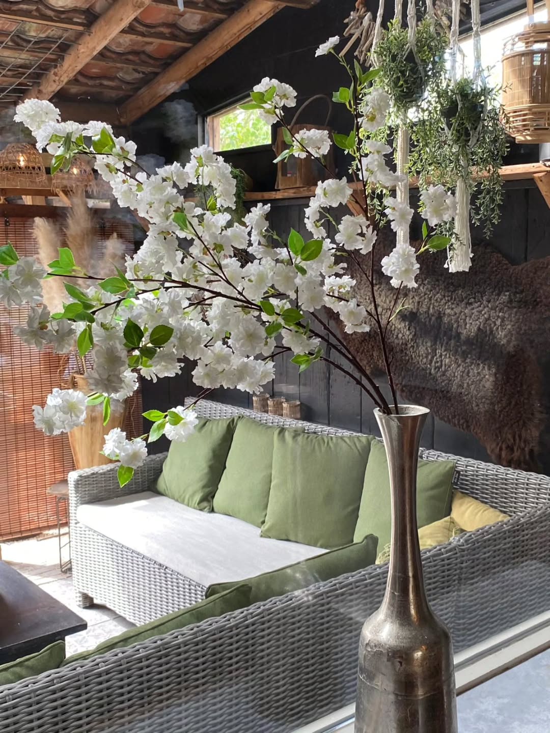 Ook deze leuke foto, deel ik graag met jullie! #bloesem#seasonaldecor#lente#zijdenbloemen 🥰