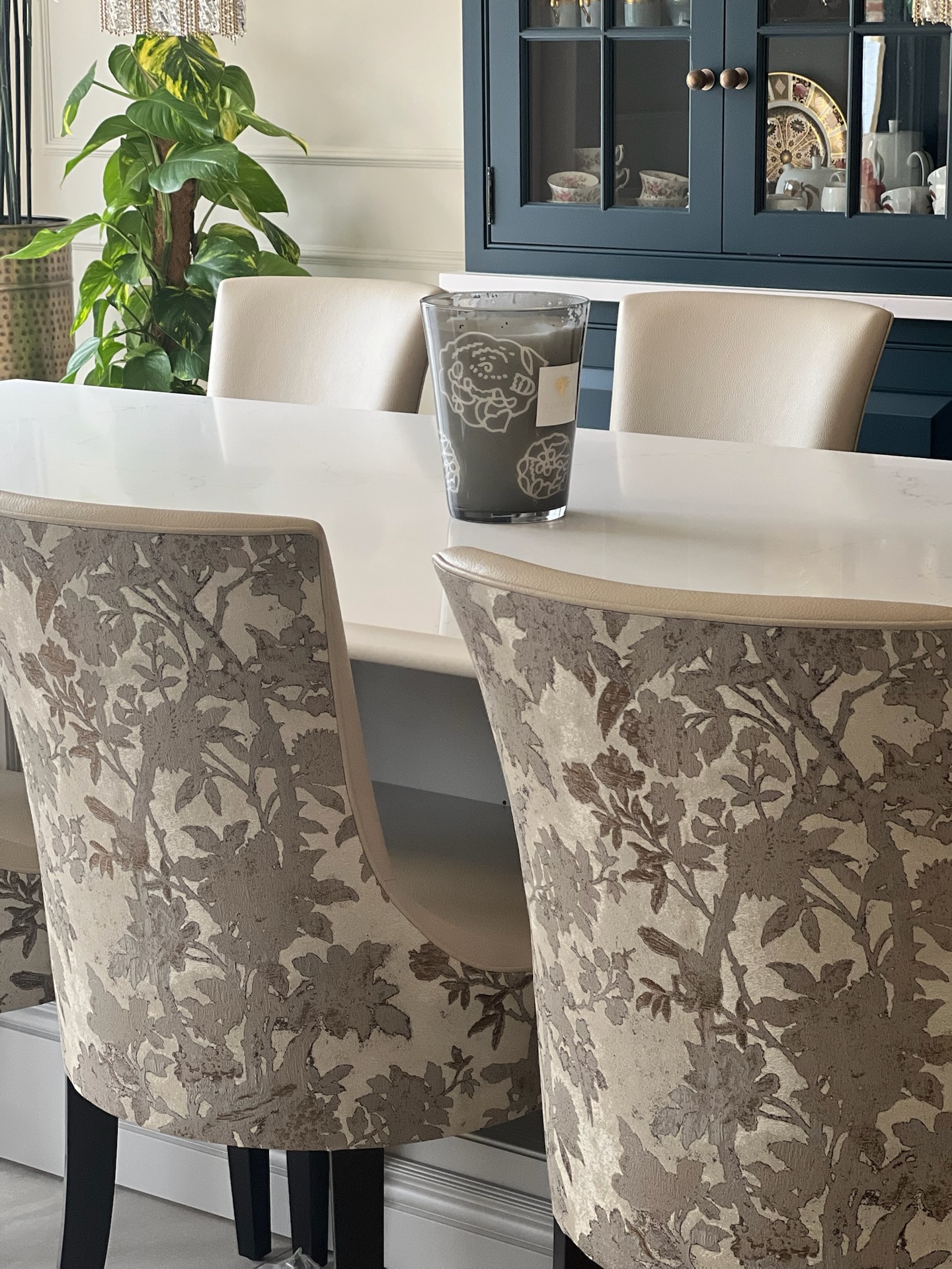PROJECT COURTLANDS: Well I wouldn’t mind dining at this table on the regular 🤍
#luxuryinteriordesign
#luxuryi̇nteriors
#luxuryhomes
#kentinteriordesign
#luxuryentrance