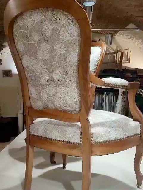 Réfection partielle d’une paire de fauteuils cabriolet
Tissu @casaltissus Aquaclean
Canoas colori coton
Finition cloutée