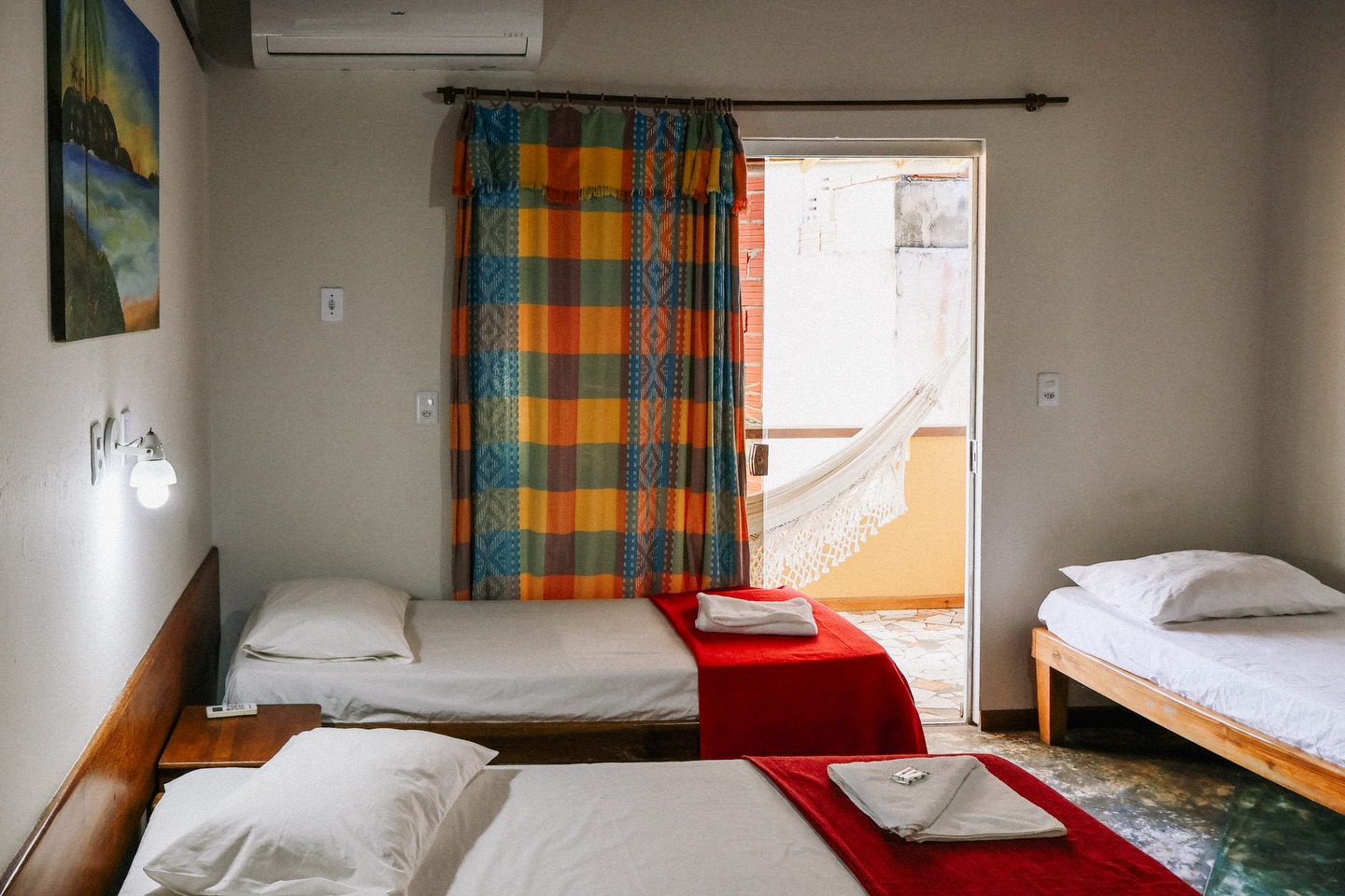 Conforto pra quem não abre mão de se hospedar bem durante a viagem.
Um espaço completo, organizado e pronto pra te receber depois de um dia inteiro aproveitando Itacaré.
Aqui você descansa de verdade, no seu tempo.
Reserve pelo link da bio e venha se hospedar com 20% de desconto em maio e junho.
#itacare #hostel #hospedagem #opharolhostelepousada #pousada