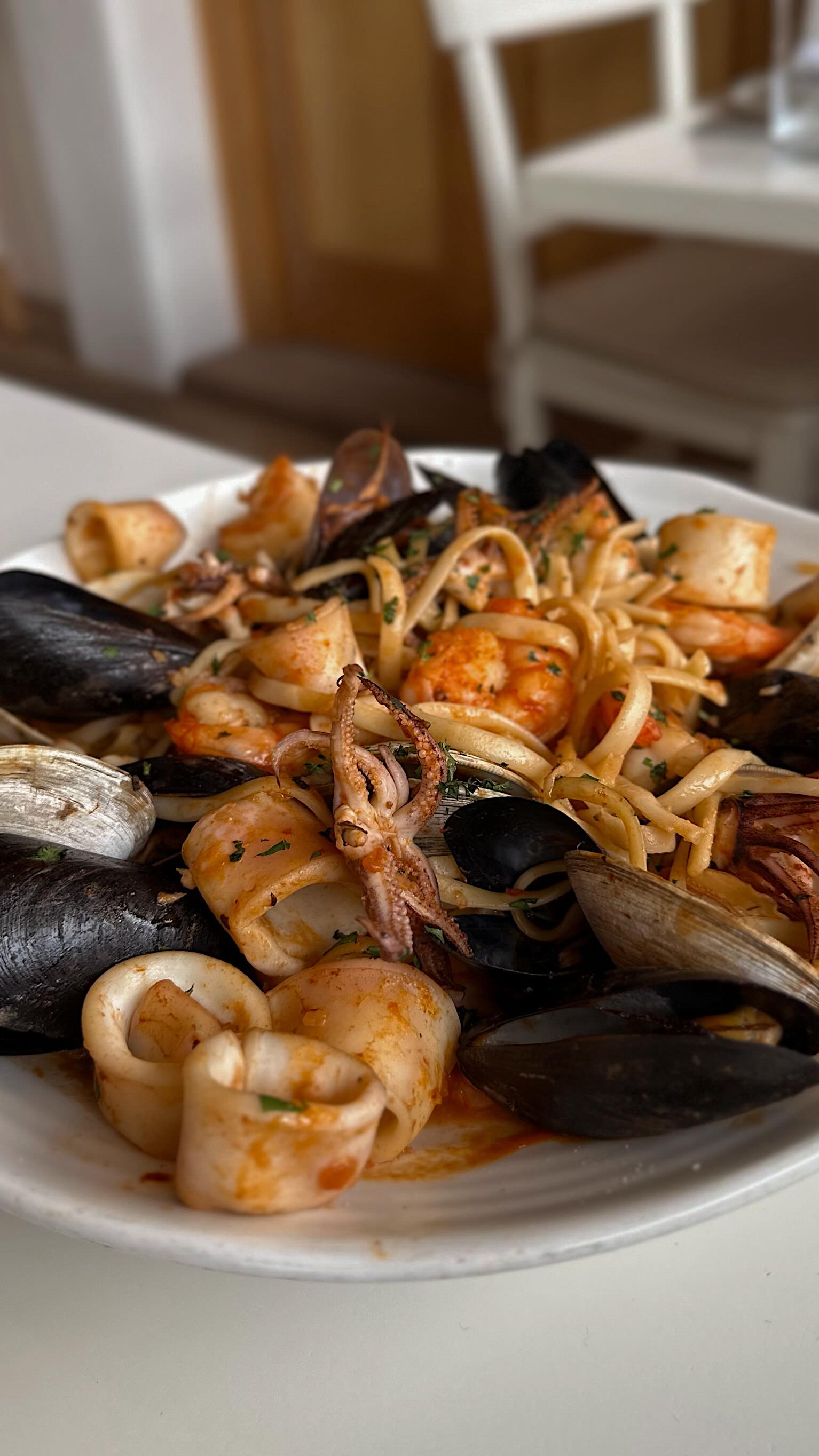 🍽️ On the menu...
Seafood Linguine | Clams, mussels, calamari, and shrimp tossed with linguini in lobster sauce
Made in-house, just for you. ✨
.
.
.
#greekfood #baltimoredining #baltimorerestaurants #greektownbaltimore