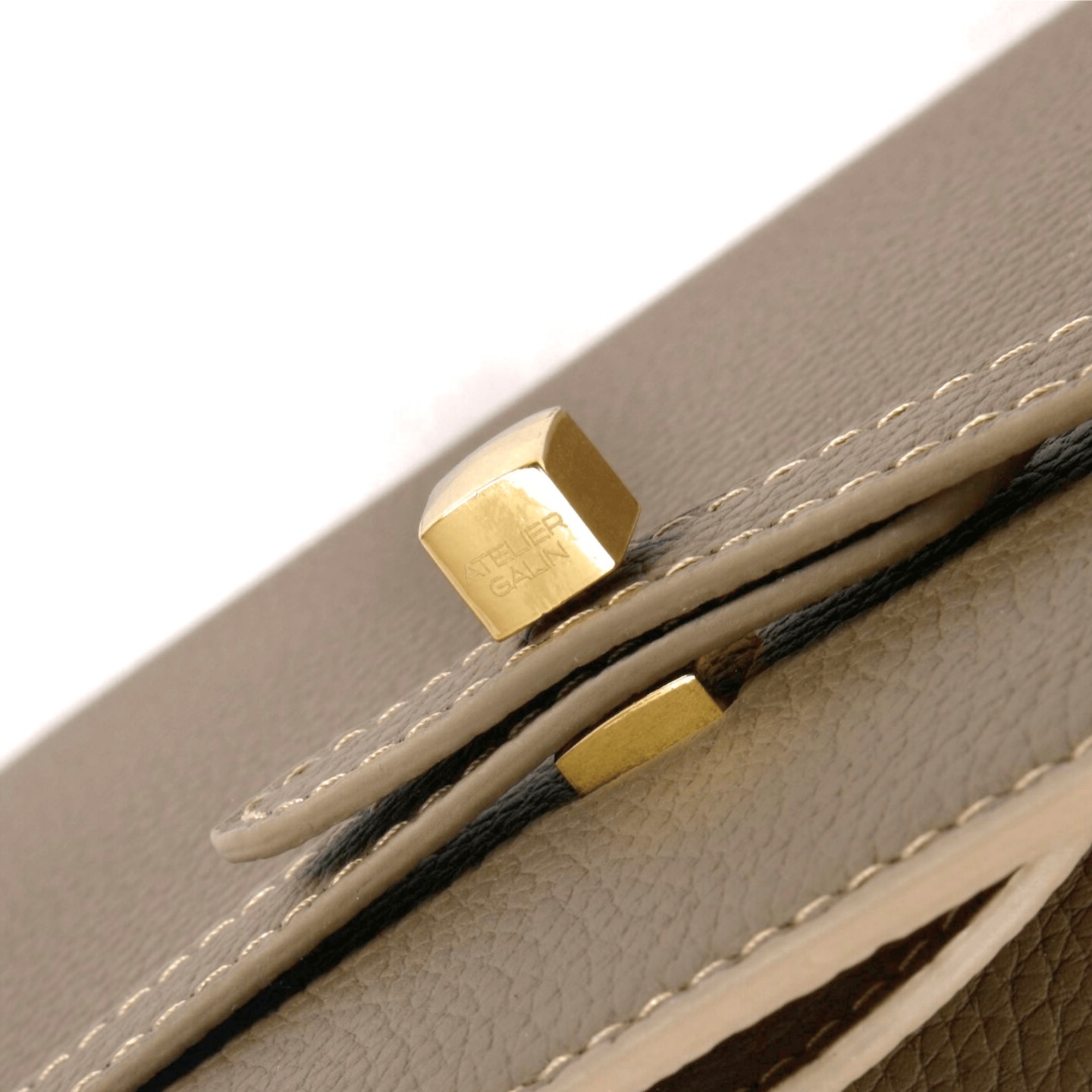 Signed in geometry, precisely ours.
Shop on ateliergalin.com