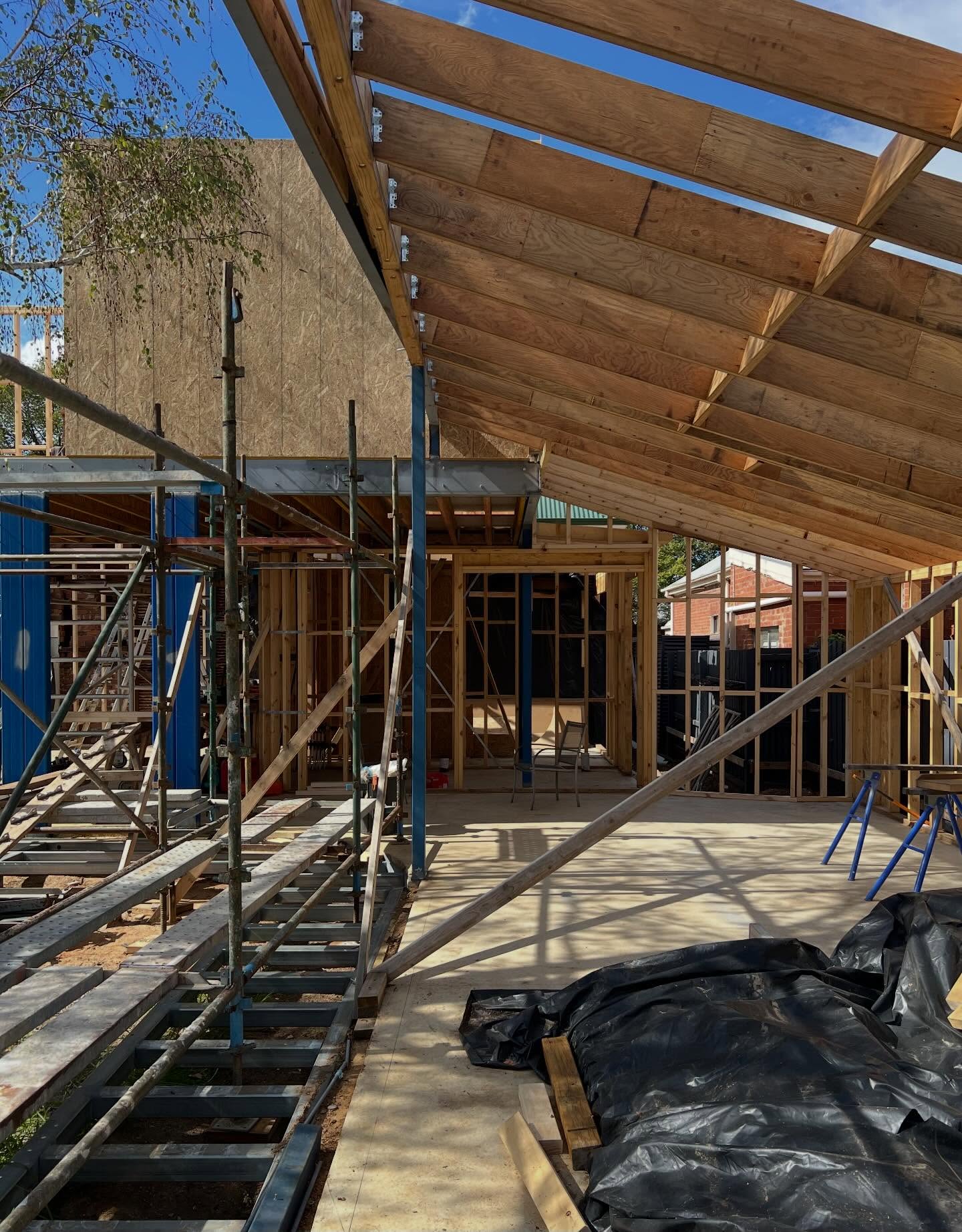 Framing is well underway at our Flemington project with the first floor now halfway complete. Cracking progress made by @renovationone
The curved cantilevered wall provides passive shading to the dining area during the summer, while dappled light from the garden tree plays across the concrete slab creating a calm, tranquil interior.
Light, shadow, atmosphere.
📸 HuM Architects
#flemington #naturallight #shadowplay #underconstruction #humarchitects