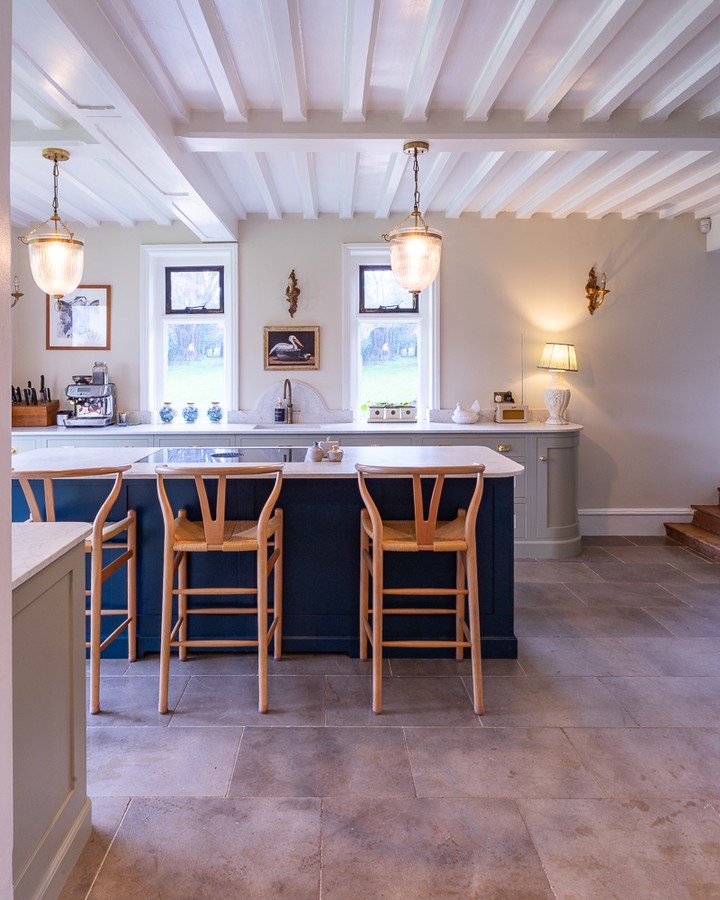 Curved ends on a worktop soften the overall feel of a kitchen, reducing harsh lines and creating a more fluid, welcoming space. They also improve movement around the island or cabinetry, making circulation easier while adding a subtle sense of craftsmanship and detail. #BespokeDesign #KitchenInspo #InteriorDesign #ModernLiving