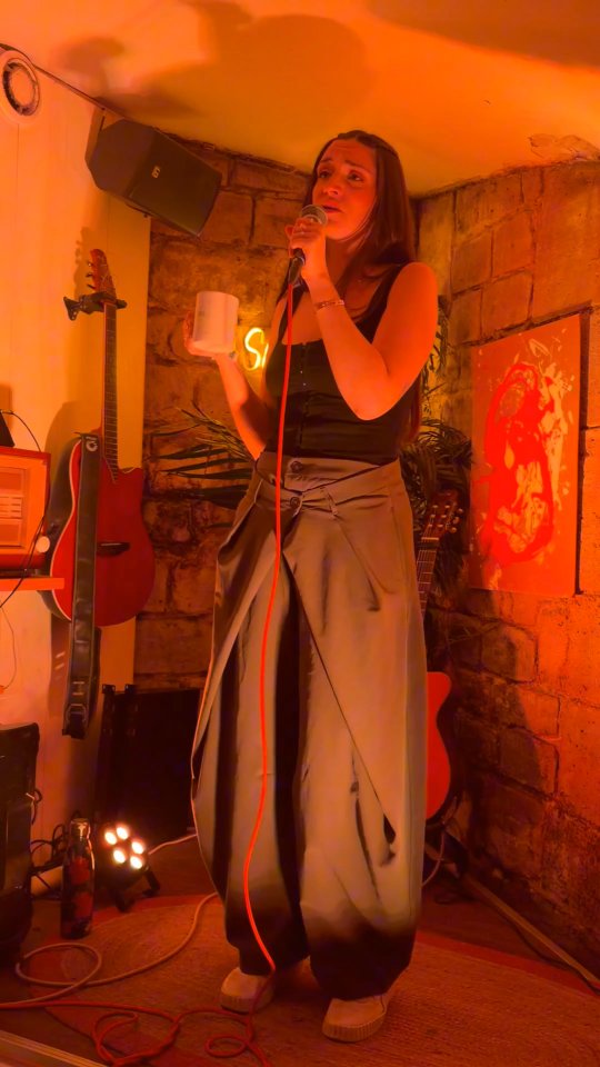 En attendant les prochains "RnB with a Tea", petit extrait Live de mon passage au concert @lovingroomparis au @scandle_paris 🍵