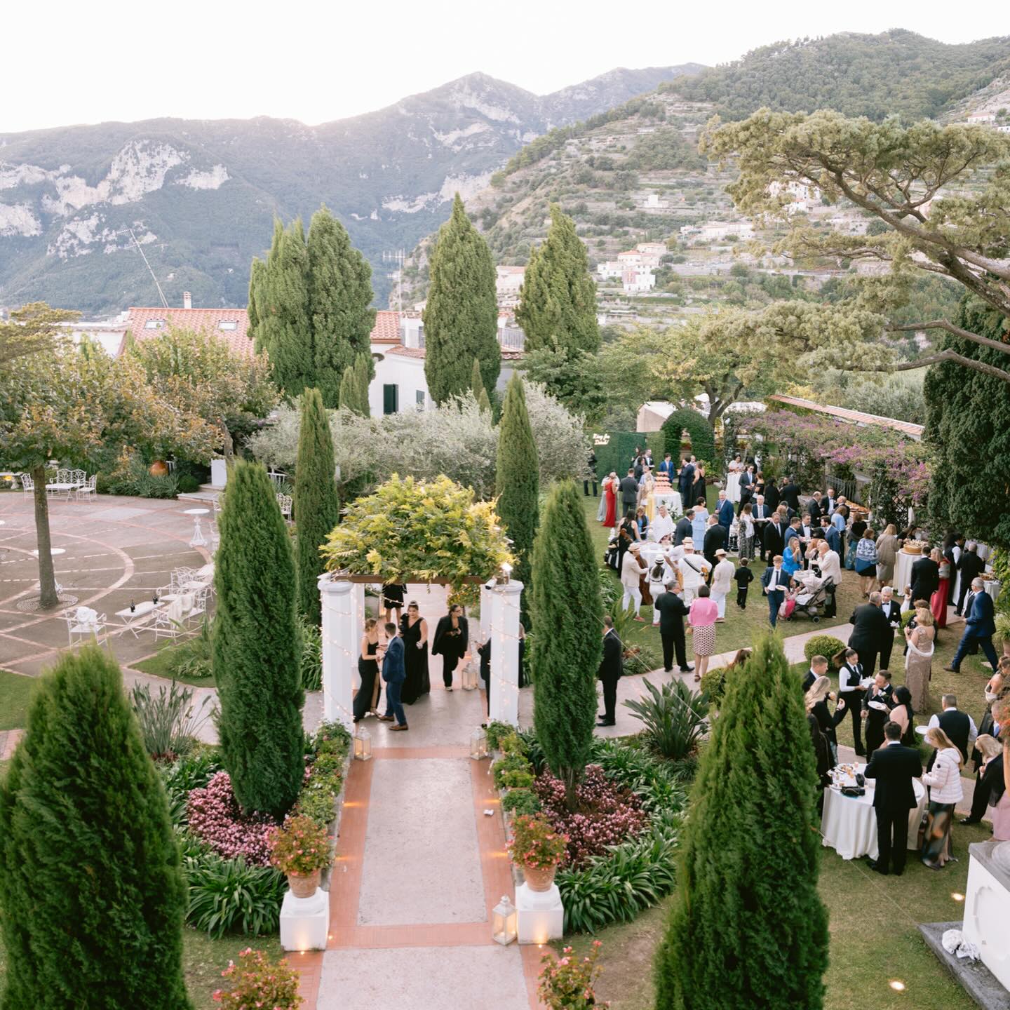 Amalfi, designed with intention 🍃
Every detail, intentional. Every moment, designed to be felt.
Arrival to the hotel at @villamariaravello with a welcome postcard, limoncello shots, and a curated itinerary
• Day one: getting lost in Ravello and soaking in the charm of the Amalfi Coast
• Rehearsal dinner the Italian way handmade pizza at @mimi_pizzeria_cucina
• Ceremony in a small cappella in the heart of Ravello Chiesa di San Francessco
• Cocktail hour with live stations, champagne wall, Aperol spritz towers, and traditional Italian music at @villaevaravello
• Reception energy elevated with a live saxophonist @daniele_vitale_sax
• Handwritten letters for each guest, delivered white-glove by a butler
Vendor team:
•Planning & event design: @vrinspirations
•Venue: @villaevaravello
•Hair: @alessandromancinostudios
•Makeup: @izabelabeautyco
•Photography: @enrico_capuano_photography
•Videography: PierFrancesco Cantarella
•Accommodation: @villamariaravello
•Rehearsal dinner: @mimi_pizzeria_cucina