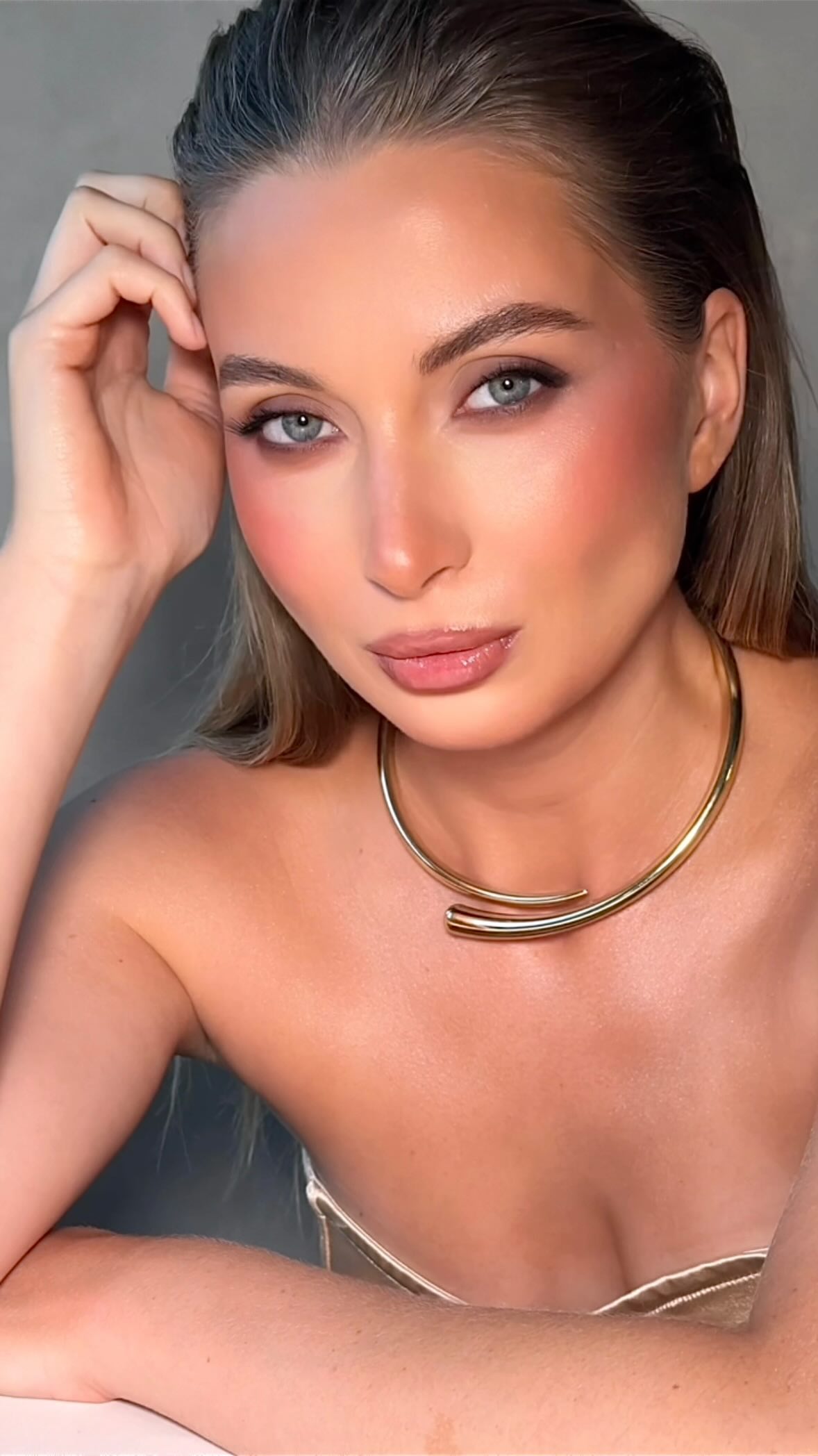 Happy birthday my beautiful @ali_makar.1mpression you are such a talented lady .
Was so happy to create this look for u .
@luso.ae