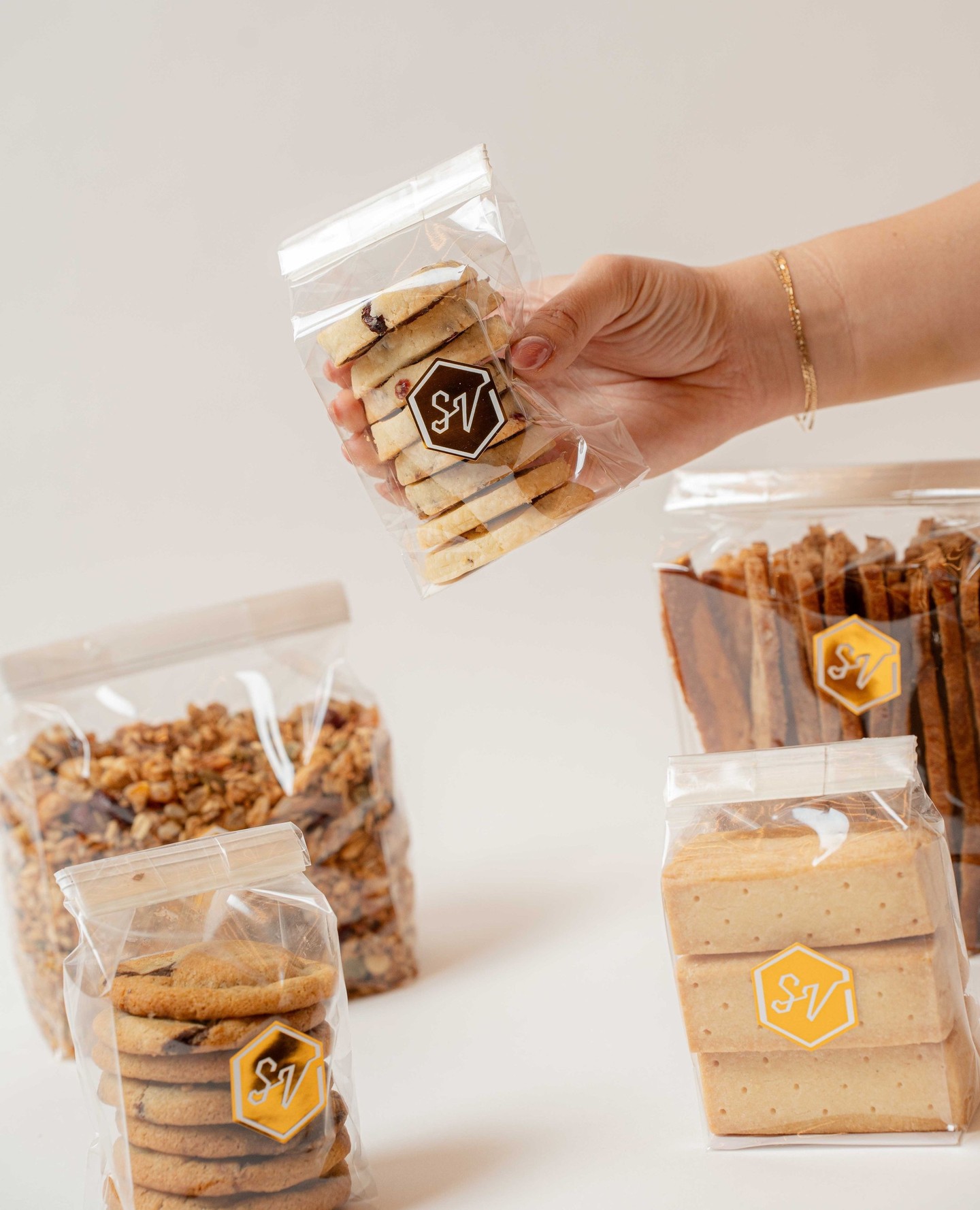 No shortage of pantry staples in the shop today.
We’ve restocked our cookies, granola, and baguette crisps.
Pick them up from our retail shelves next time you’re in for your morning coffee.
#SVBakery #SmallVictoryBakery #Cookies #Granola 