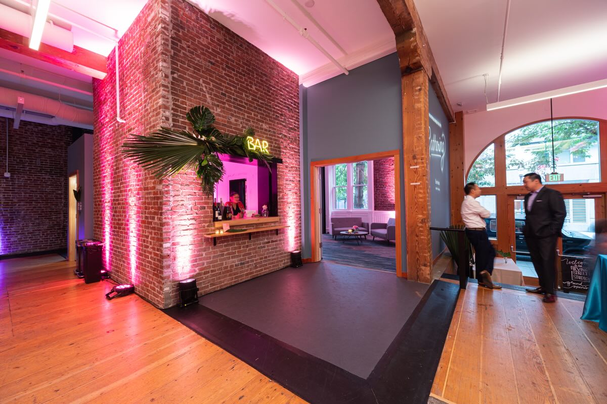 Digging up some oldies but goodies 📸
Good people, good energy, and a space that kinda does it all without trying too hard.
Irving Street Studio is where its at! Swipe through for a glimpse of the vibe that can be curated.
Photos by: Noah Thomas
#pdxevents #portlandvenue #pdxvenues #ecotrustevents