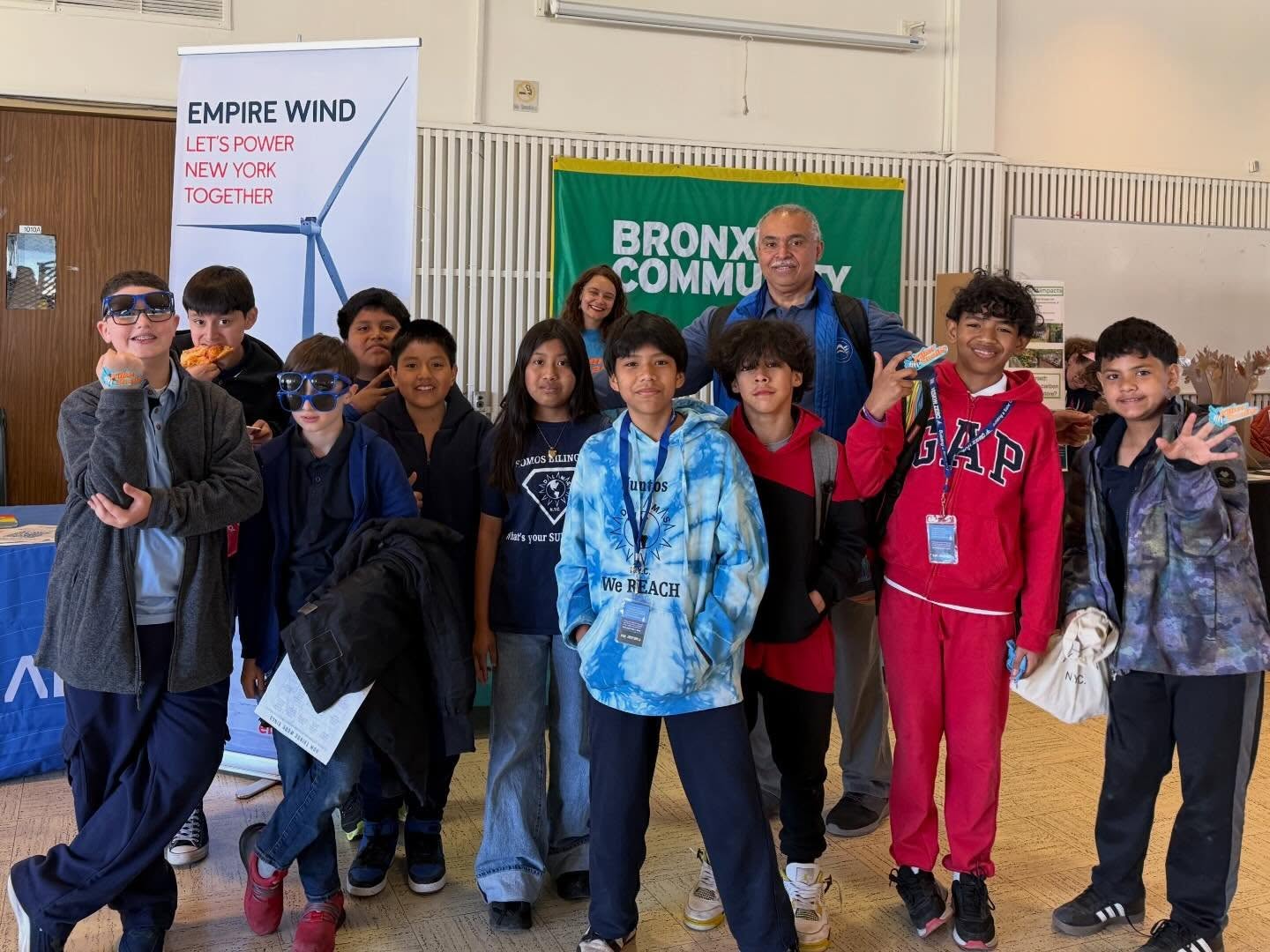 We loved our visit to the @bcccuny How Things Work Earth Week Conference! Come for the science, stay for the pizza! 🌍 ♻️ 🧬 🍕 #fieldtrip #dlmsfamilia #earthweek2026
