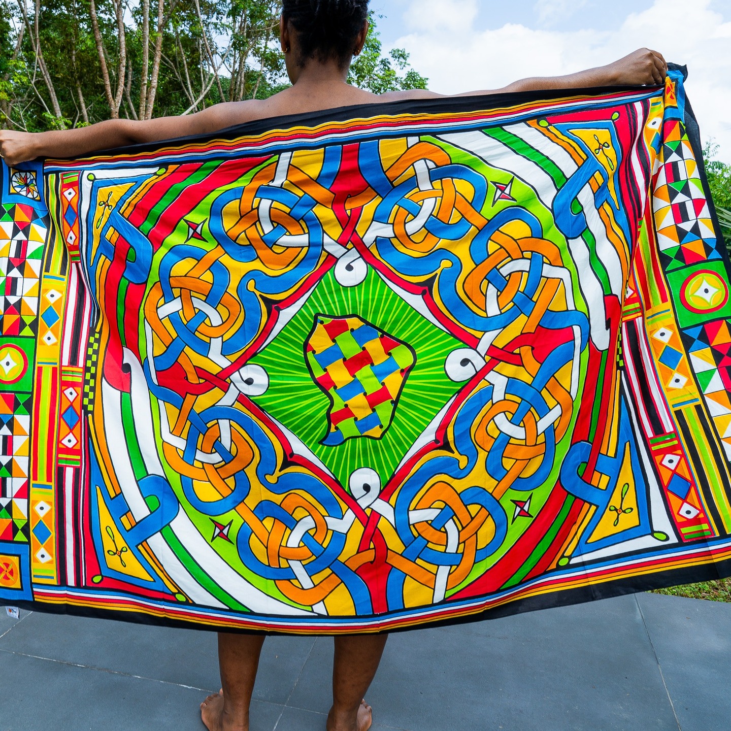 🌴 Nouveautés chez Label Guyane 🌴
Découvrez nos nouveaux designs de paréos, pensés pour allier style, confort et authenticité. Que ce soit pour la plage, les sorties ou simplement pour se sentir bien au quotidien, nos modèles s’adaptent à toutes vos envies.
Couleurs vibrantes, motifs uniques et qualité au rendez-vous, il est temps de renouveler votre look avec une touche locale et élégante.
📍 la boutique Label Guyane est accessible à tout le public !
Pas besoin de billet d’avion — vous pouvez venir librement découvrir toute la collection 🙌
Passez nous voir et choisissez votre modèle avant qu’il n’y en ait plus 🔥
Boutique Label Guyane Aéroport Félix Eboué
Accès au site www.labelguyaneshop.com ⬆️
.
.
#guyane #guyanefrancaise #yana #modefemme #paréo #plage #drapeau #artwayana #yana #forêt #bois #jungle #visitezlaguyane #amazonie #amazone #ameriquedusud #arttembé #animaux #toucan #tortue #gecko #magnet #cartedeguyane #carteguyane #labelguyane #labelguyaneshop
