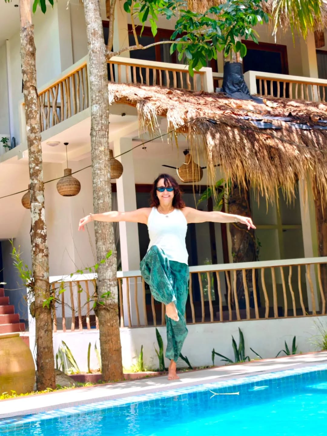 Have you EVER heard of SARAAS PAKSHI Asana?
.
A standing balance mimicking the stork bird.
.
.
#yogaretreats #yogasrilanka
#yogasana #srilankayoga
#limetree_yoga
.
