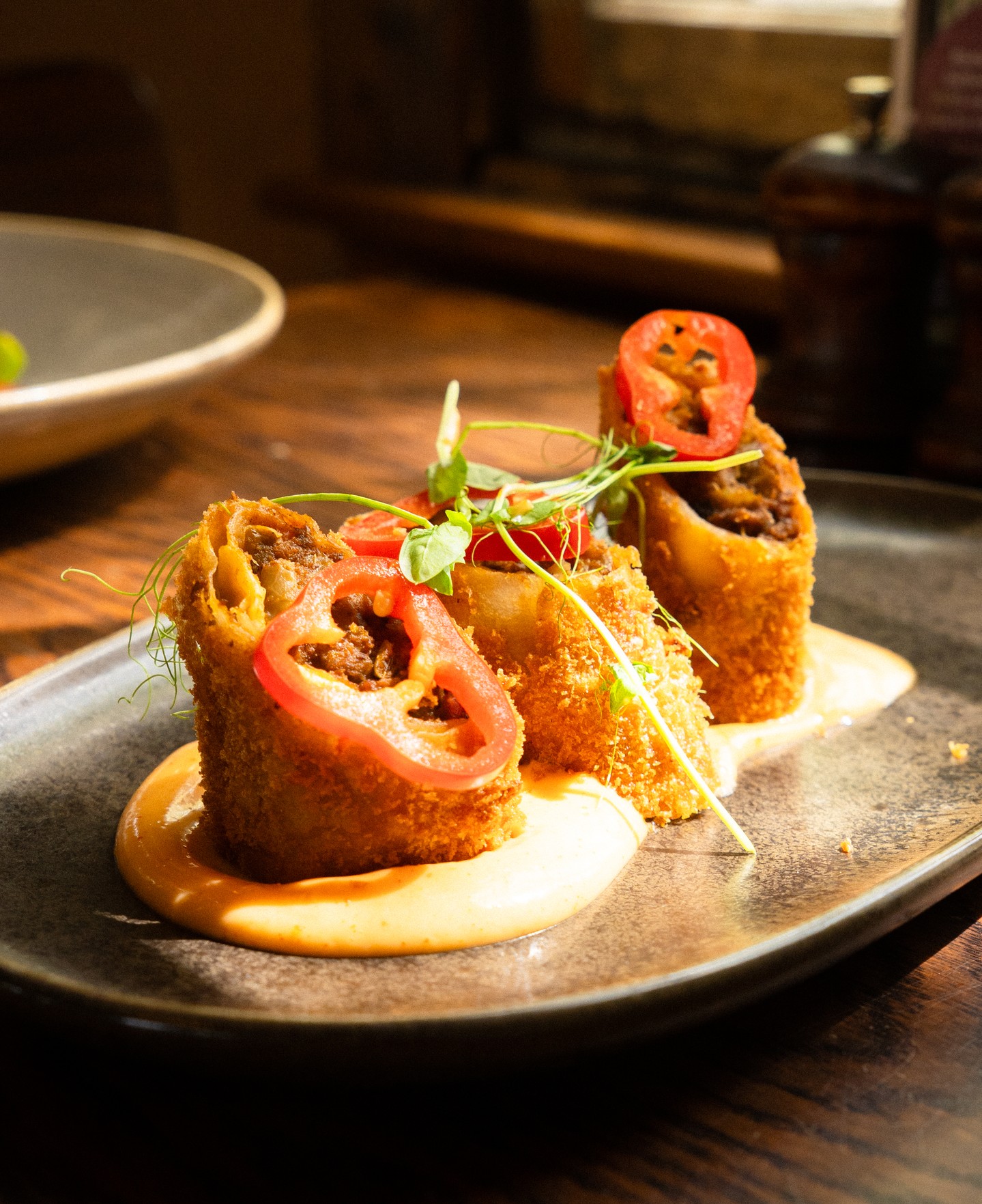 Not long left to catch these before our seasonal menu turns. Crispy pan rolls, spiced vegetables, sriracha mayo - on the current menu for lunch and dinner Wednesday to Sunday.
#trenthamvictoria #cosmotrentham #macedonrangesfood #countrypubvictoria #thecosmopolitanhotel