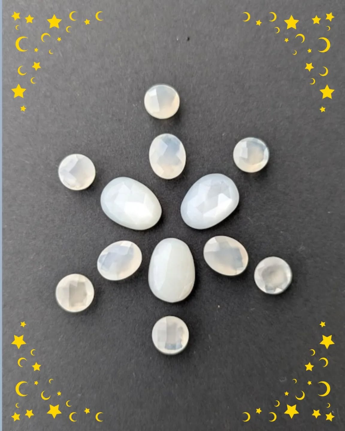 🌜 Aren't these moonstones beautiful? They are going to be used in a few new lichen inspired designs that I'm working on at the moment. The pieces are definitely still in the design phase but hopefully I'll have something to show you soon(ish). 🌜