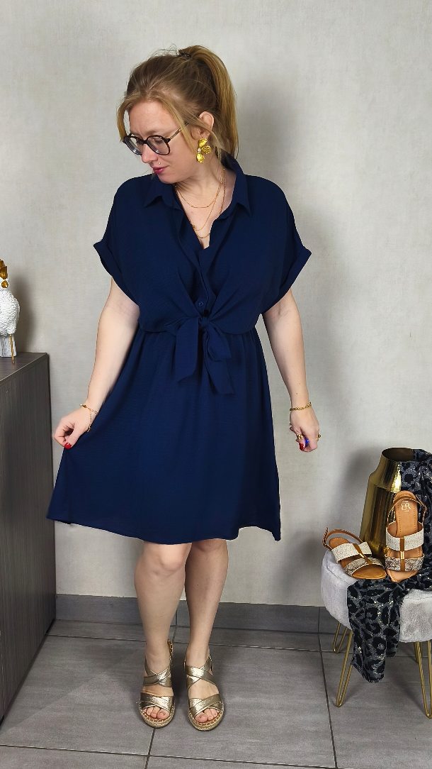 3 looks en moins de 15 secondes... 🫶
🌸 Une robe longue fleurie avec ceinture intégrée, fluide et ultra féminine
💙 Un ensemble chemise cœur bleu roi + pantalon fluide assorti, à la fois confortable et stylé
✨ Et la robe bimatière Nicky, que tu peux accessoiriser avec une ceinture pour un rendu chic et élégant
Trois styles, trois énergies, trois façons d’oser être toi 🥰
À retrouver dans la collection "Bloom & Power" 💃
.
.
Dis-moi en commentaire 👇
👉 Quel LOOK est ton préféré ?
.
.
.
#lookdujour #robeete #tendancemode #lookcurvy #boutiquevichy