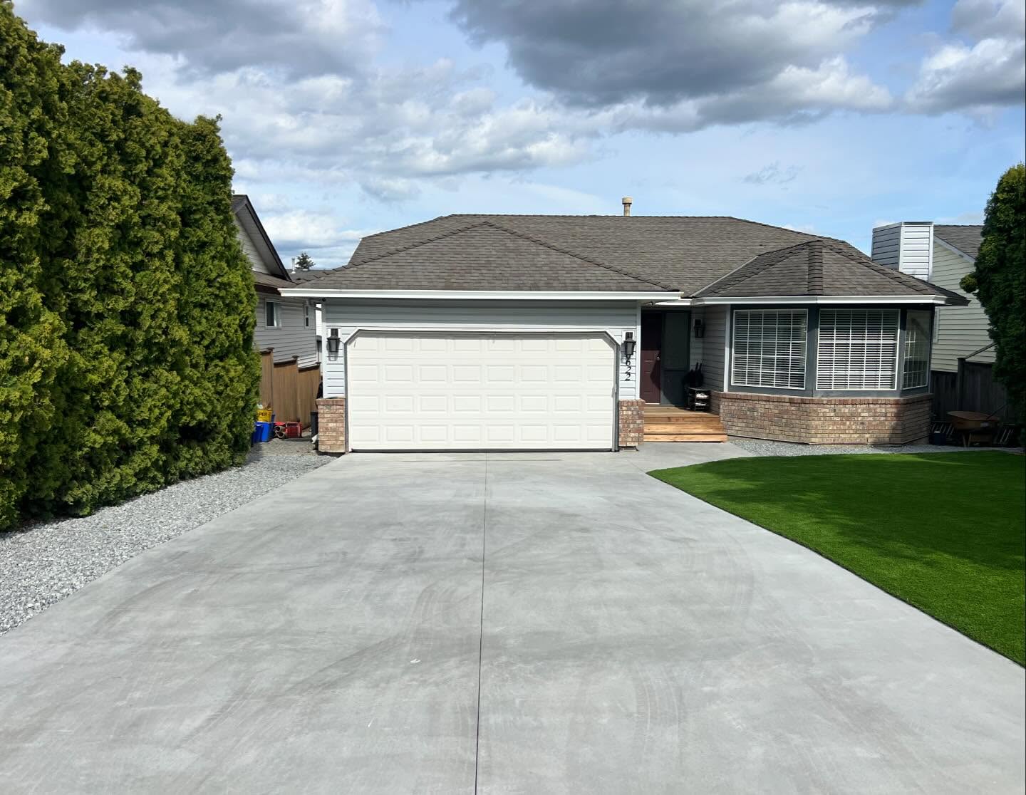 What a transformation!
A huge shout out to @hdreadymix for the amazing driveway pour ⌠it turned out better than we ever imagined. We canât thank you enough for the quality work and amazing execution of this job
The results are outstanding
#hdreadymix @realhdconcrete