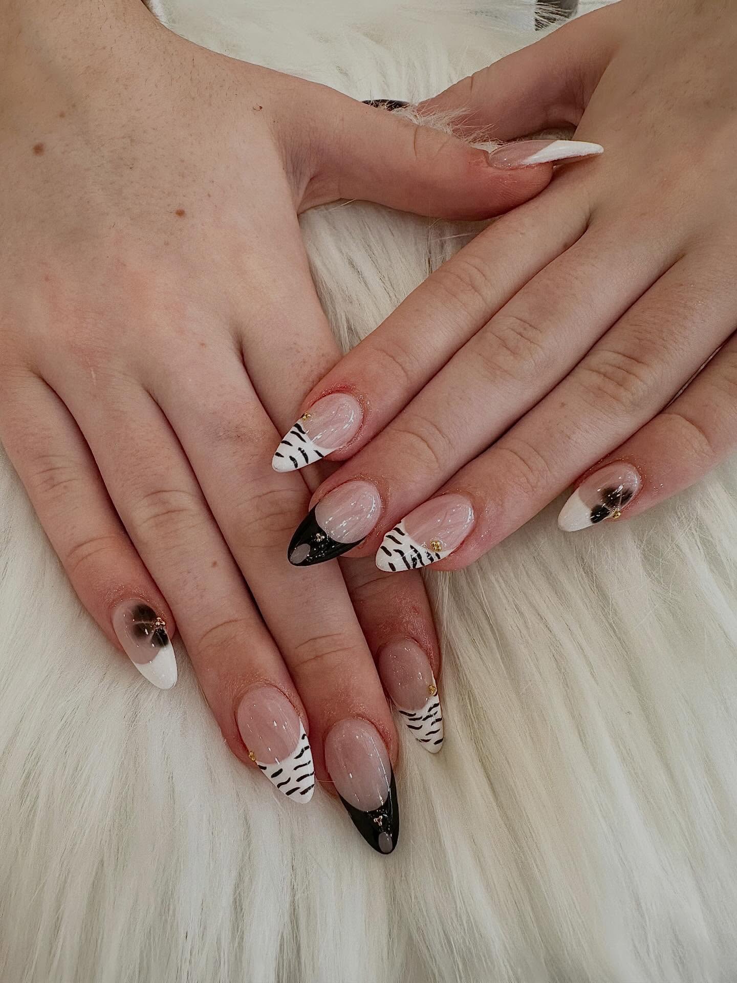 Vacation ready starts with perfect nails!💅🏻🩷