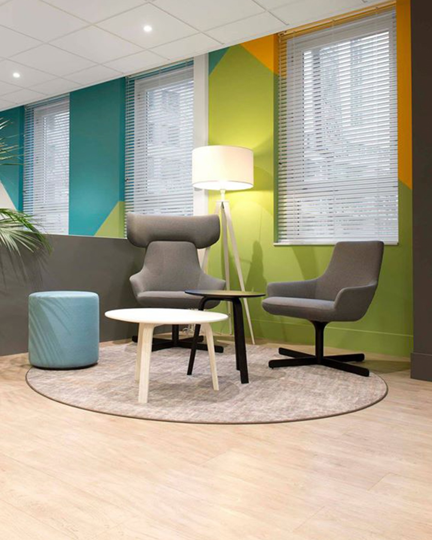 Designed by @davidfoxdesign, the Hendrix collection blends comfort, versatility, and timeless style.
Paired with a 4-star base, the Hendrix Armchair transforms into a sleek rotating occasional chair - perfect for dynamic commercial spaces.
The High Back option adds an integrated headrest, offering enhanced privacy in busy environments.
Available at Fineseat in customisable upholstery.
•
#hendrix #architecture #interiordesign #occasionalchair #waitingroomchair