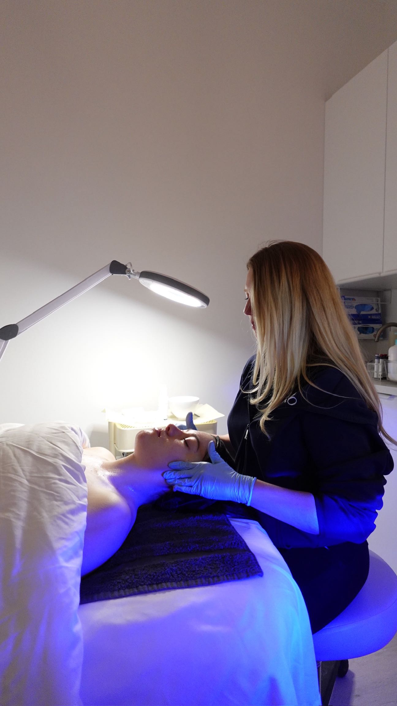 Need a deep clean for your skin?
A HydraFacial clears out pores, removes buildup, and hydrates—all in one treatment. No downtime, and you’ll notice the difference right away.
Good for congestion, dullness, or if your skin just needs a reset.
Link in bio or give us a call to book!