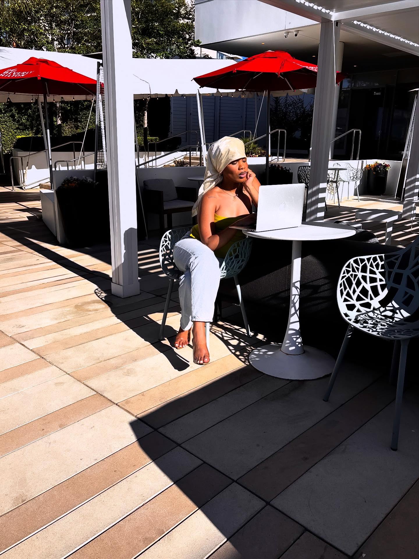 City fulla sides, hope ya picked the right one. 🥂
#Pynnderella #BeverlyHills #BeverlyHilton #BeverlyHillsHotel #PoloLounge