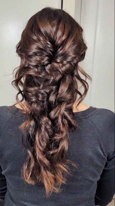 Art in every detail ✨ Bridal hair designed to feel elevated, timeless, and completely you 🤍
Hair by Lina
@victoriabarrett.makeuphair
🏷️toronto bridal hair
bridal hairstylist toronto
wedding hair inspiration
elevated bridal beauty
timeless bridal hair
toronto weddings