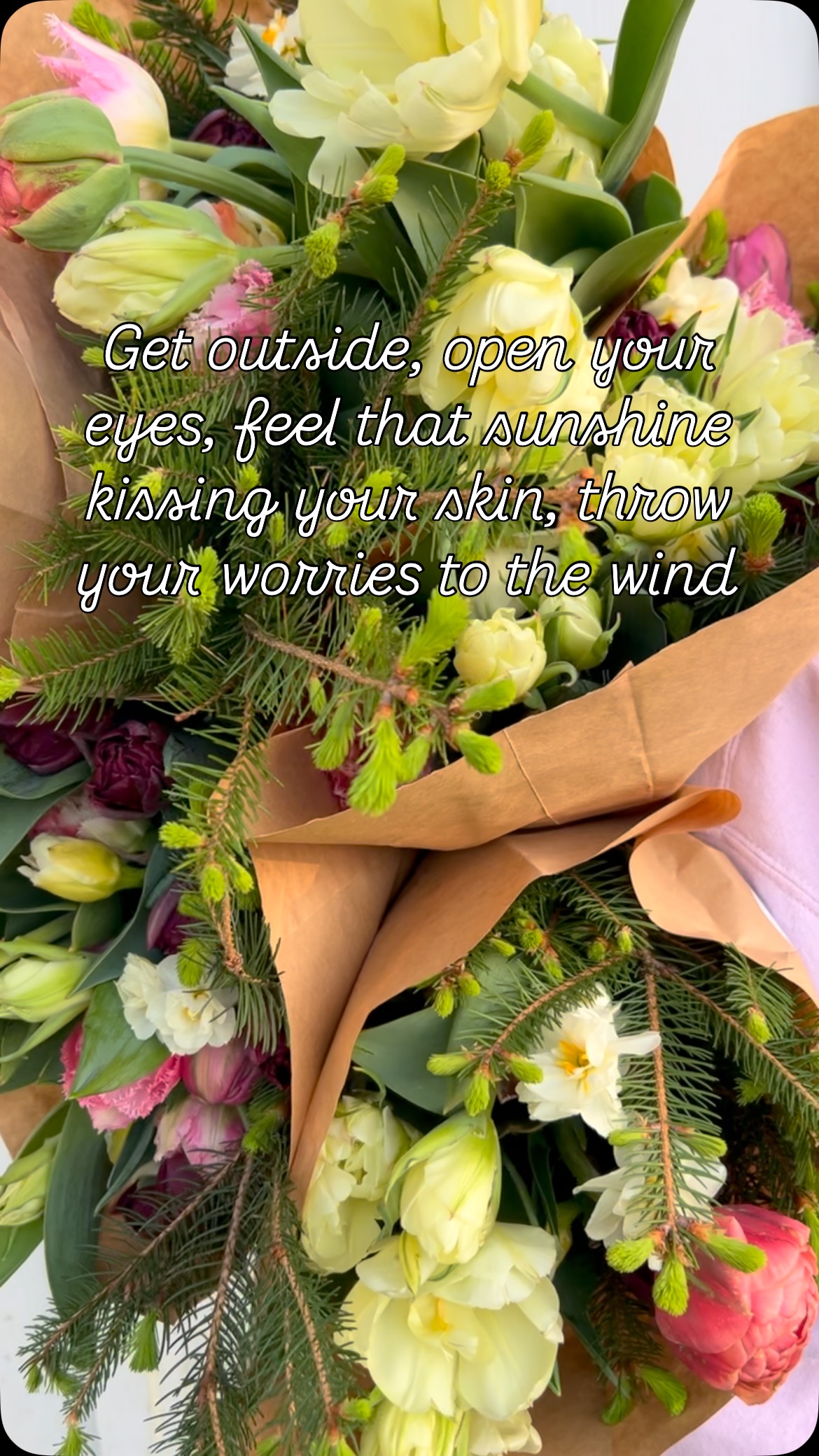 I especially love the lime green bits of new growth on the branches in these bouquets. I’m hoping you were able to get spend some time in the sunshine this evening and if not, I’m hoping you’re able to bring some sun kissed beauties into your home to enjoy.
The online shop is open for both bouquets and pint arrangements this week! Link in bio. Head to the website, pre-order yours now and then pick up this Friday at the location you choose.