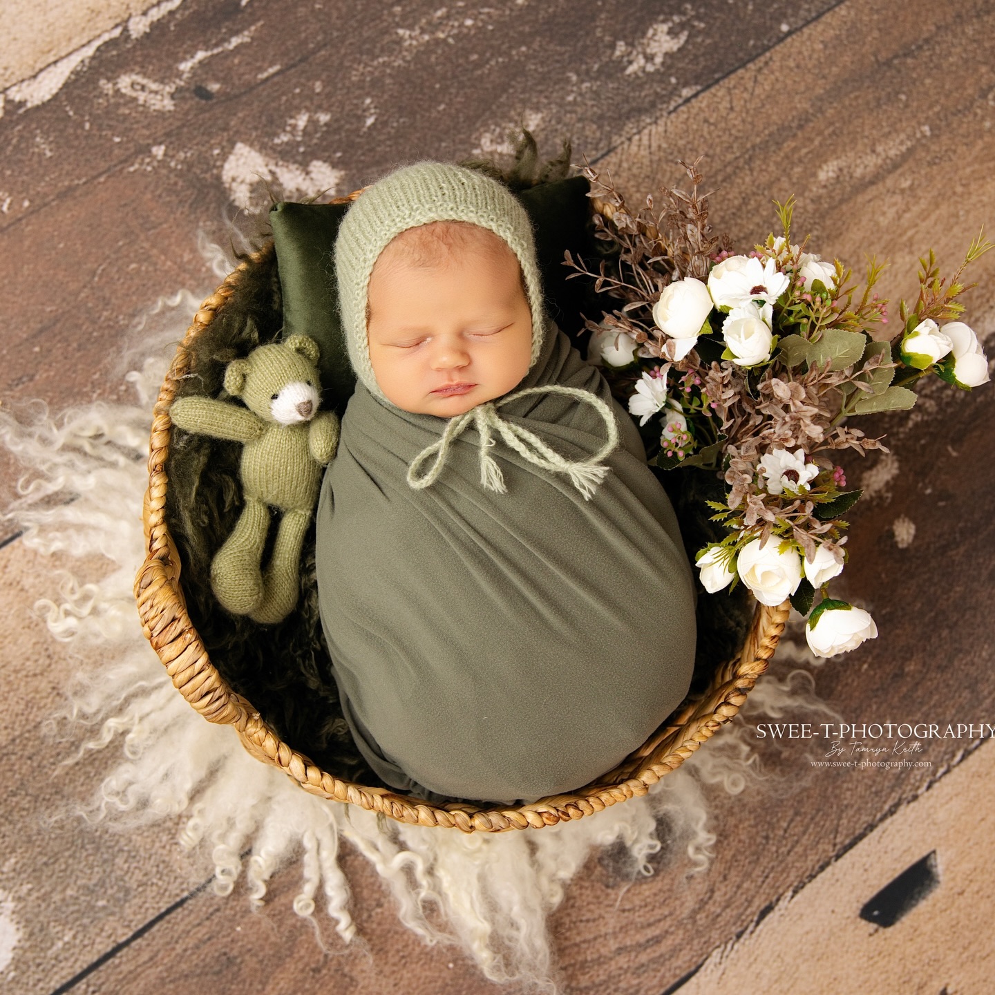 💚 Wrapped in soft greens, tiny and serene 💚
Sweet baby Lennon at just 7 days old, peacefully dreaming through her Signature Newborn Experience — where every detail is thoughtfully styled to create timeless, heartfelt portraits.
With proud big brother Ziggy by her side in some of these moments, these images are made even more special — capturing the beginning of a beautiful lifelong bond. 🤍
From delicate wraps to carefully curated textures and tones, this session captures the purest moments you’ll never want to forget.
Expecting your own little love? Now is the perfect time to book and preserve those fleeting newborn days. ✨ Mention code SAVE15 to receive 15% off your session fee. ✨
Let’s create something truly beautiful together with Barossa’s trusted newborn specialist.
https://www.swee-t-photography.com/newbornpricing
📸 © 2026 Swee-t-Photography Barossa’s Newborn Photographer
https://www.instagram.com/swee.t.photography/
www.swee-t-photography.com
#barossanewbornphotographer #barossanewbornphotography #barossababyphotographer #barossamaternityphotographer #barossastudio
