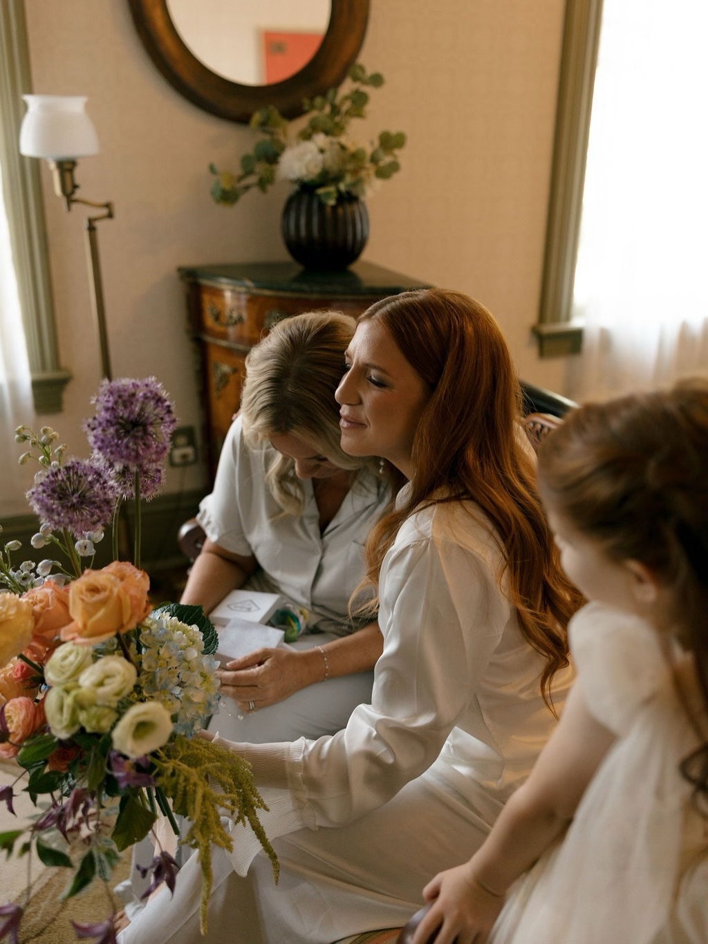 Getting ready with your girls, exactly how it should feel.
Quiet, sweet energy that carries you into the rest of the day 🌸🎀
Vendor Team:
Planning @eventfullyyoursmd
Venue @cambridgepackinghouse
Florals @innerbloomfloral
DJ @topscutoff
Photography @madebyleephotos
Culinary Whole Roast Barbeque Services
Bar Service @bayshorebarservices
Rentals @prettylittleweddingco
#marylandwedding #marylandweddingplanner #mdweddingplanner #marylandweddings #easternshorewedding