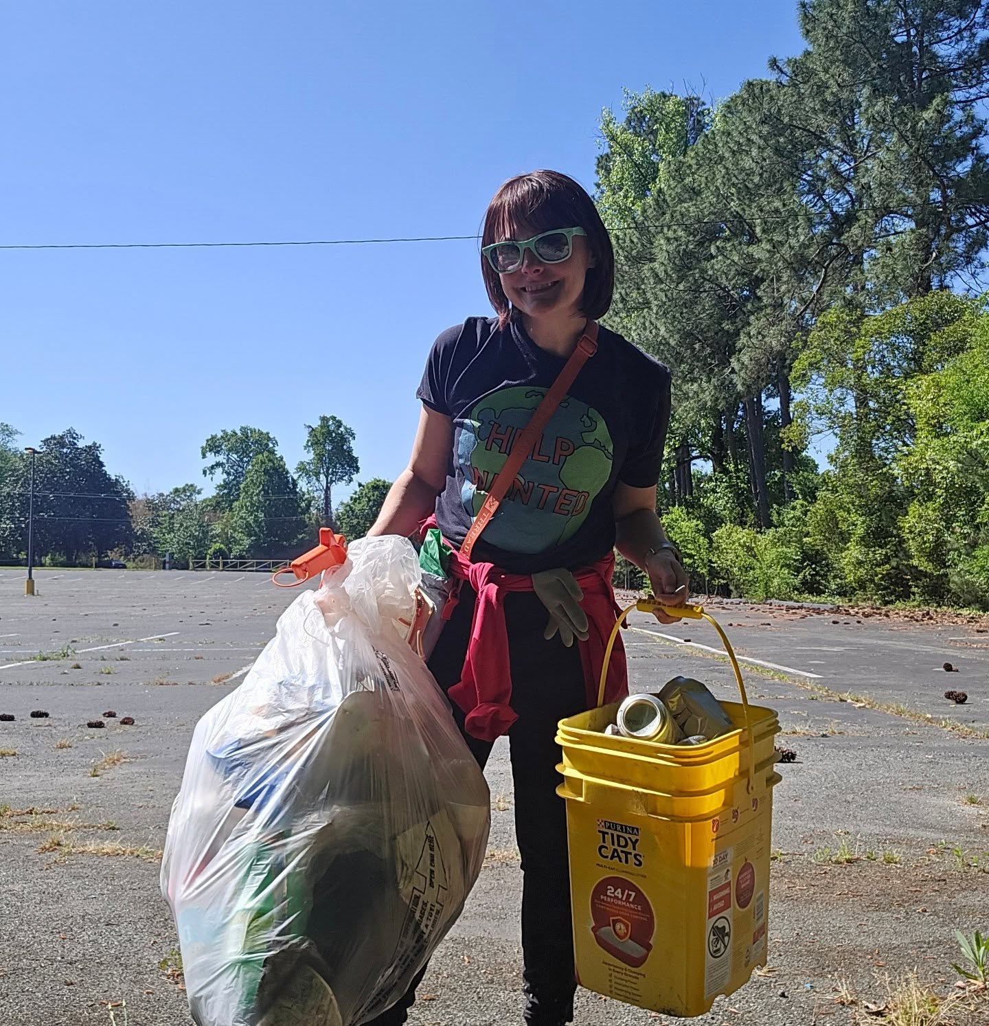 Earth Day Part 1: 9 pounds from the Bojangles Coliseum overflow parking lot perimeter. In the second picture, you can see the parking lot is directly next to the beautiful Chantilly Ecological Sanctuary --- getting the trash out of this parking lot ensures that it doesn't flow into the creek and pond area where birds and fish are trying to do their thing!
#ChantillyEcologicalPreserve #EarthDay #Cleanup #ProtectOurWaterways #ProtectNature