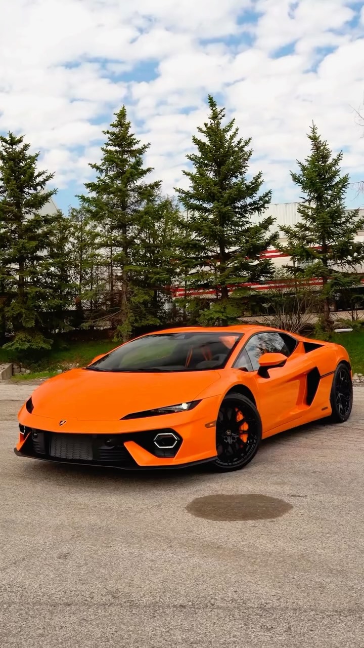 This Lamborghini Temerario received Full Body PPF to protect this beautiful piece of engineering for years to come. This jobs covers it all from high impact areas and all panels. Looking to protect your ride? Contact us today @DRVNAutoworks