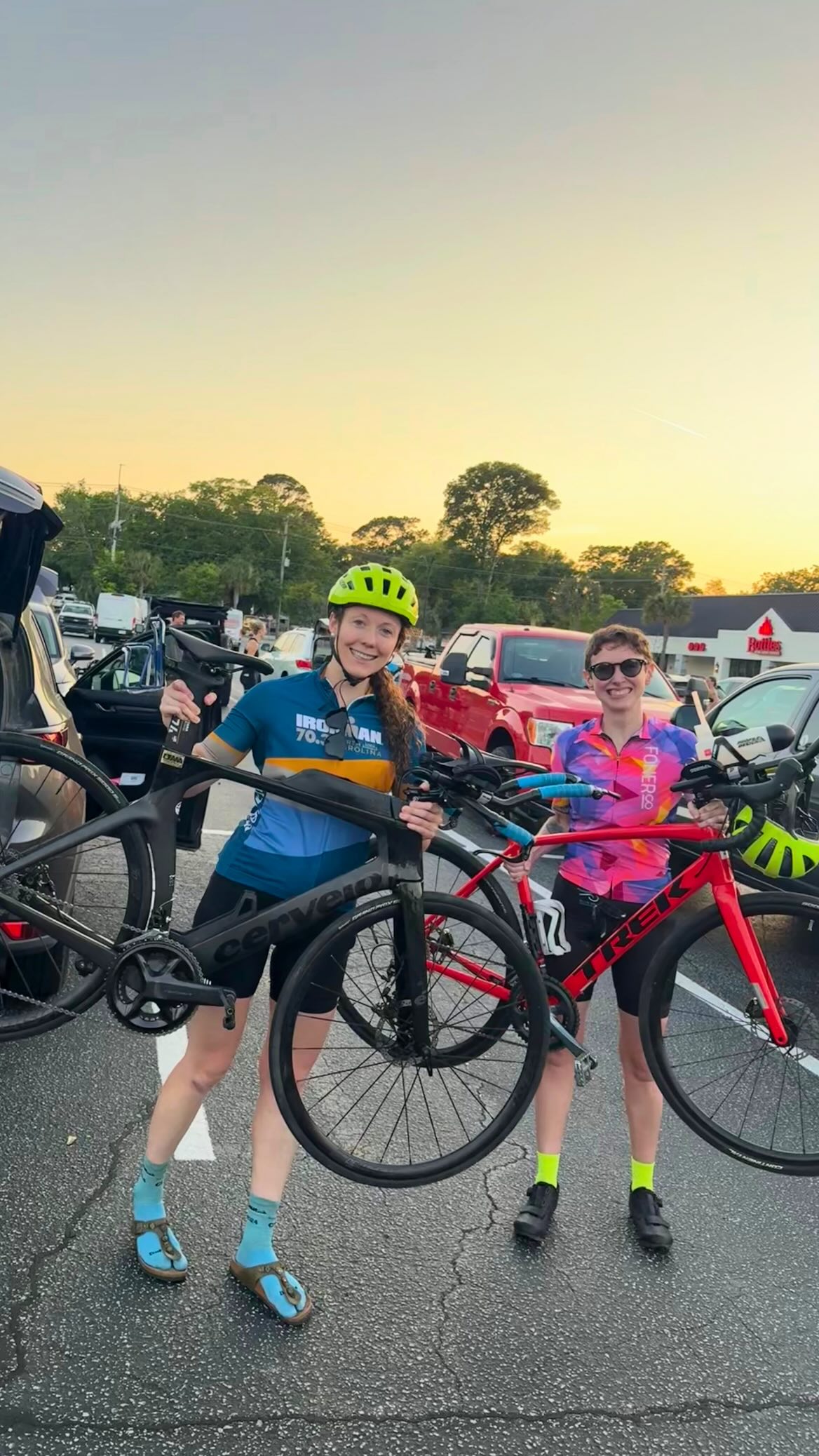 We love riding with our 6:33 community at @blueskyendurance Tuesday Night Island Buster rides! 🤩☀️🌴🚴
