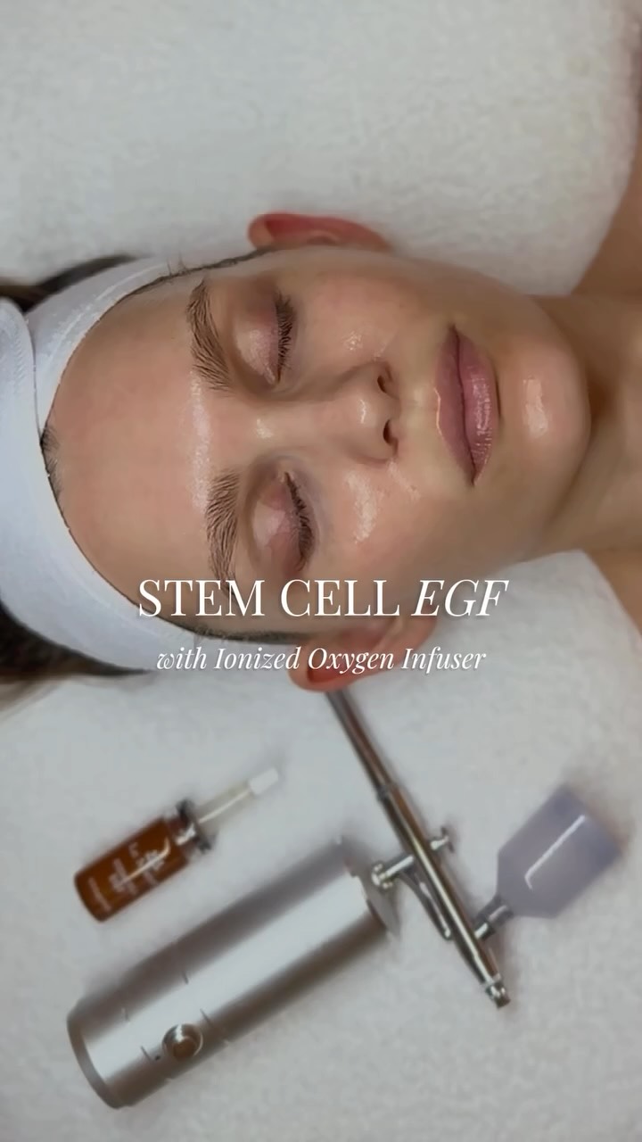 One of my go-to serums in the treatment room🤍 @lemieux StemCell EGF for next-level skin renewal.
Designed to help restore a more youthful-looking complexion by softening the look of lines, wrinkles, and sagging.
Website🔗www.ricozybeauty.com
Contact 📩 info@ricozybeauty.com
Location📍300 E Colorado Blvd, Unit 241, Studio 409,
Pasadena CA 91101 @salonrepublic
#skincare #stemcells #facial #esthetician #lemieux