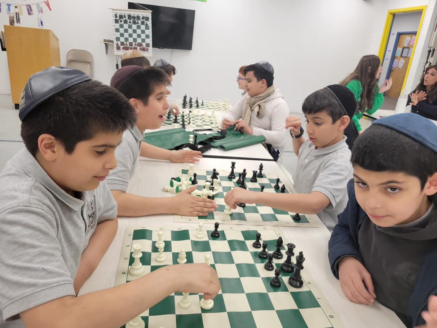 ♟️ Chess Club ♟️
A huge thank you to Mr. & Mrs. Katanov for generously sponsoring today’s Chess Club session 🤍✨
We truly appreciate your support in helping bring engaging and meaningful learning experiences to our students!
To sponsor a Chess Club session for your son’s class, please reach out to Mrs. Tuvel or Mrs. Kashi 📩