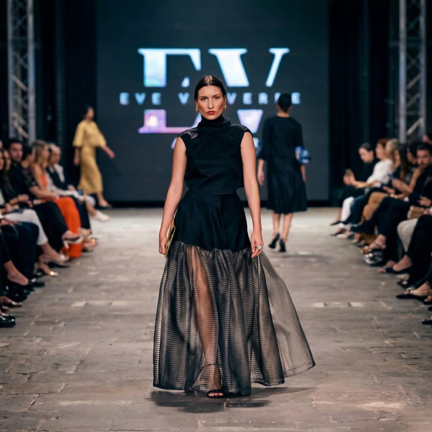 Tres formas de usar la transparencia.
Ninguna es casualidad.
Estrato. CRFW 2026
#Estrato #EveValverdeAtelier #LujoSostenible #CRFW